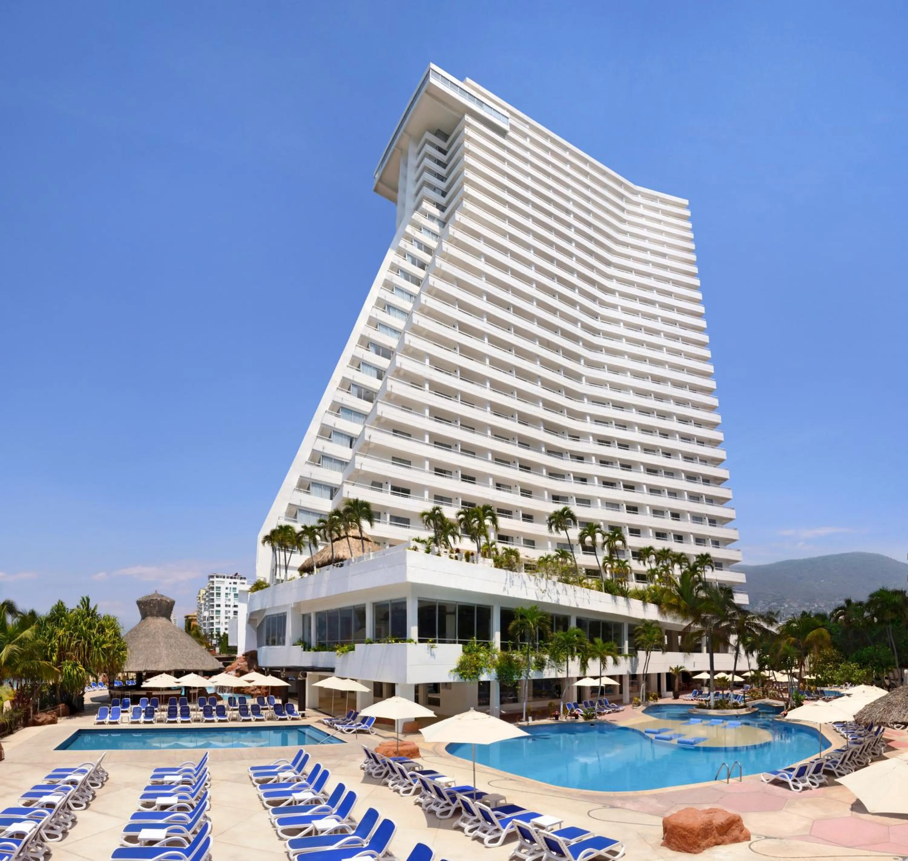Property building in HS HOTSSON Hotel Acapulco