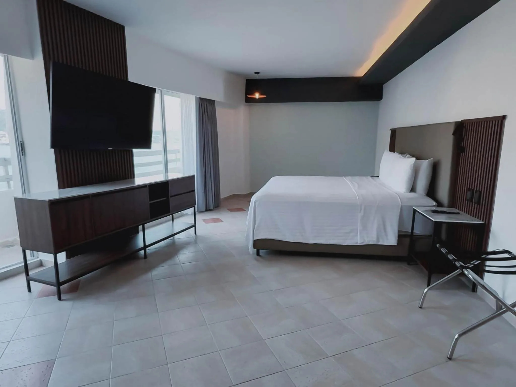 Bed in HS HOTSSON Hotel Acapulco