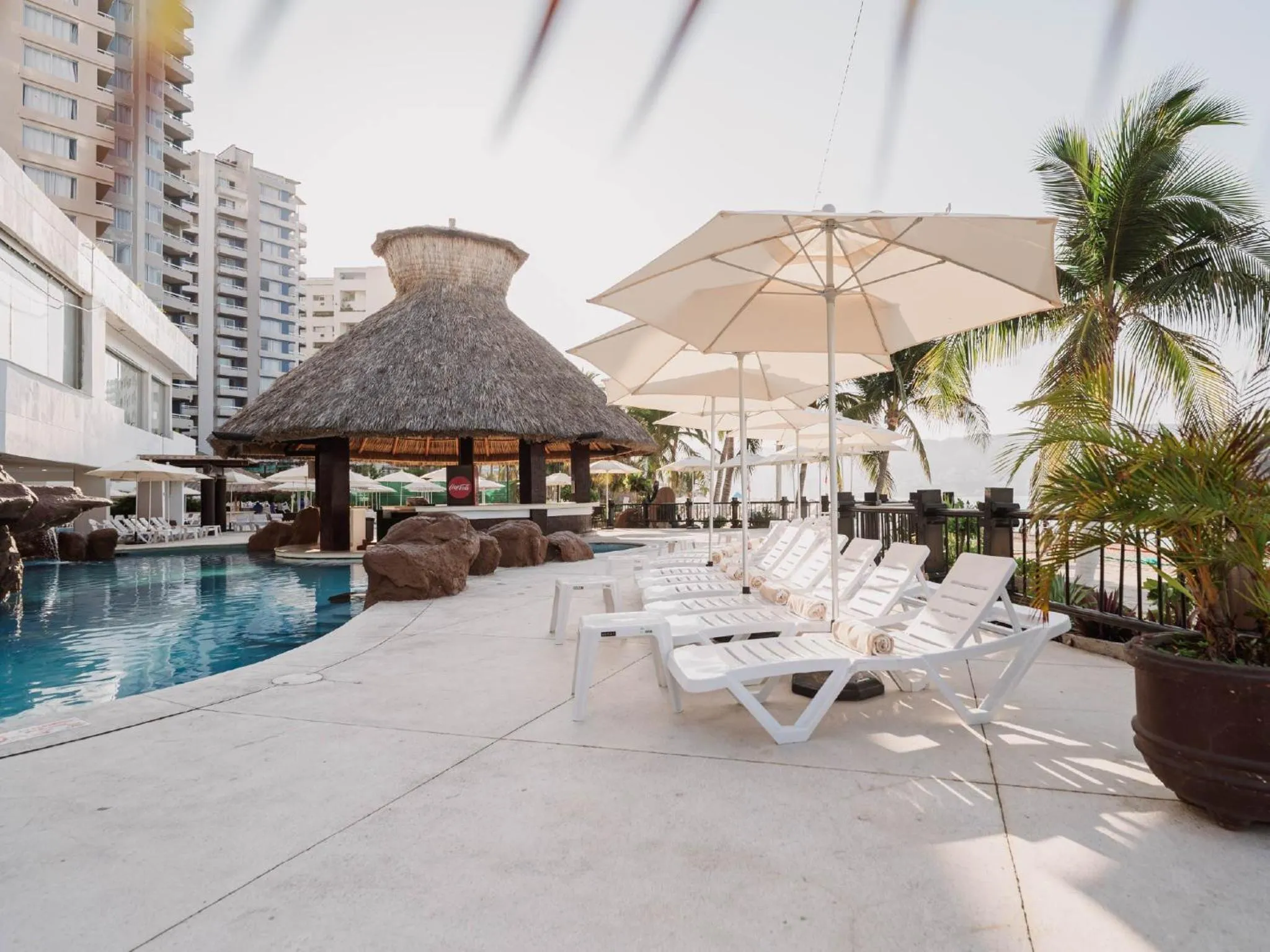 Property building in HS HOTSSON Hotel Acapulco