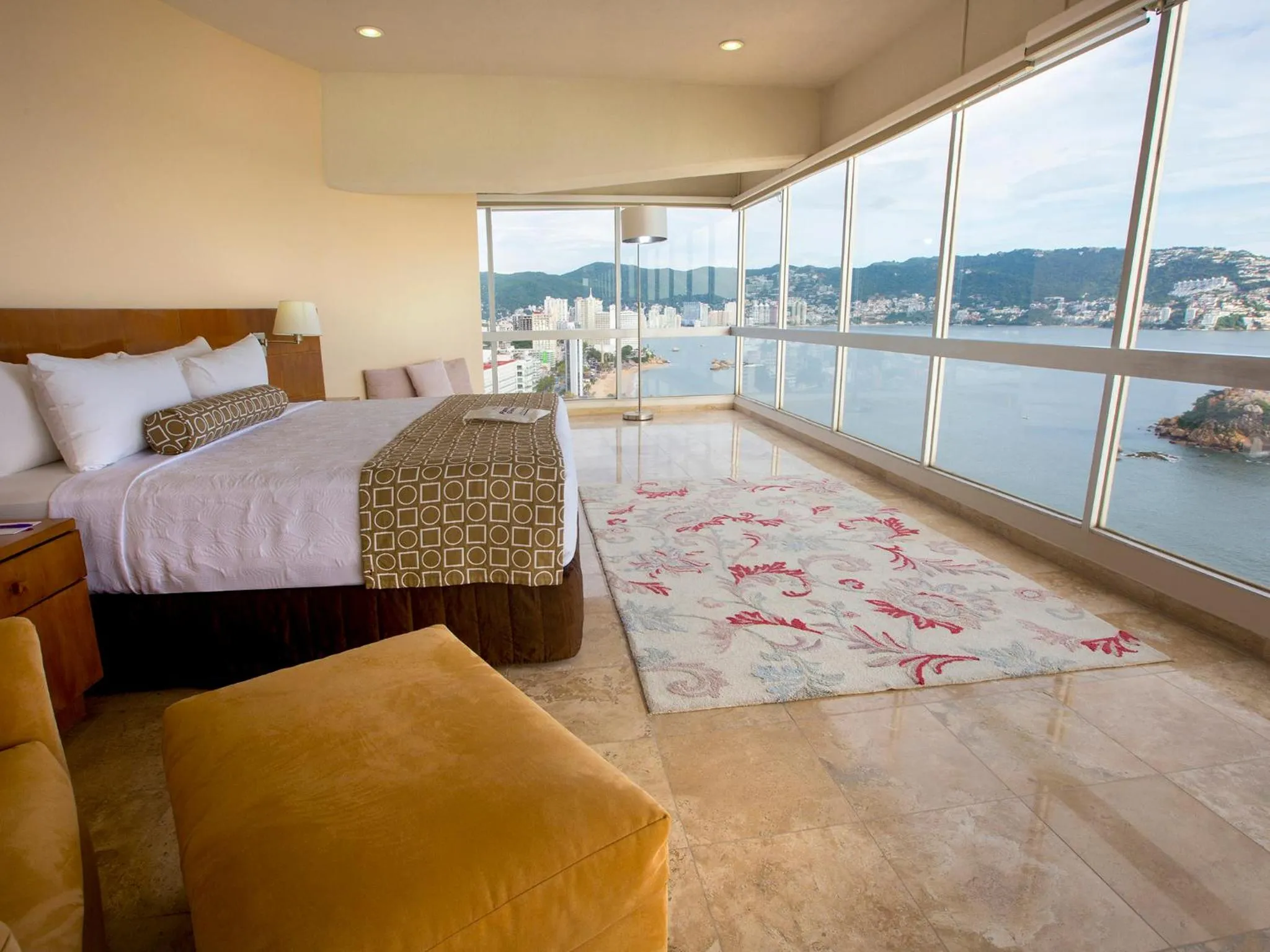 Photo of the whole room, Bed in HS HOTSSON Hotel Acapulco