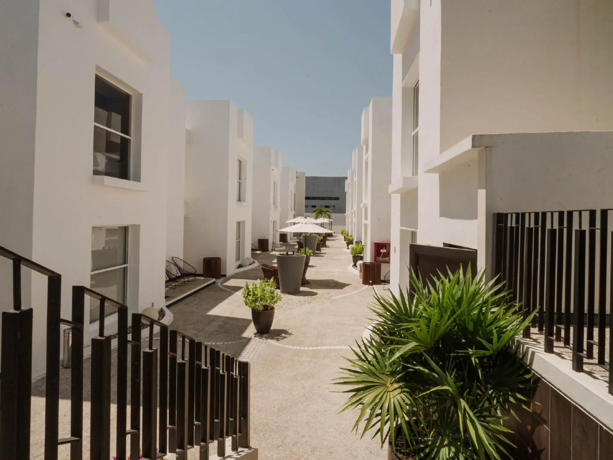 Property building in HS HOTSSON Hotel Acapulco