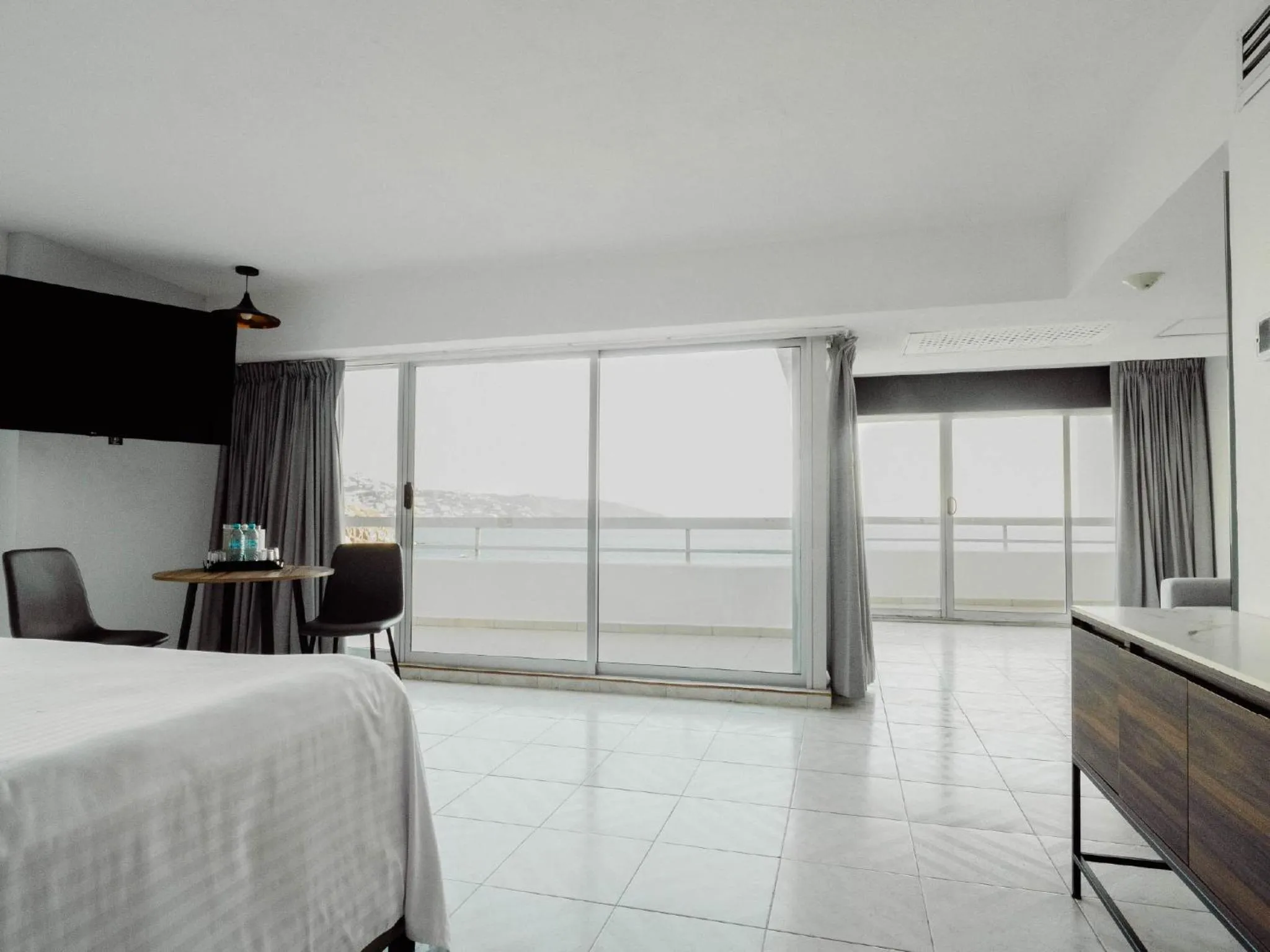 Bed in HS HOTSSON Hotel Acapulco