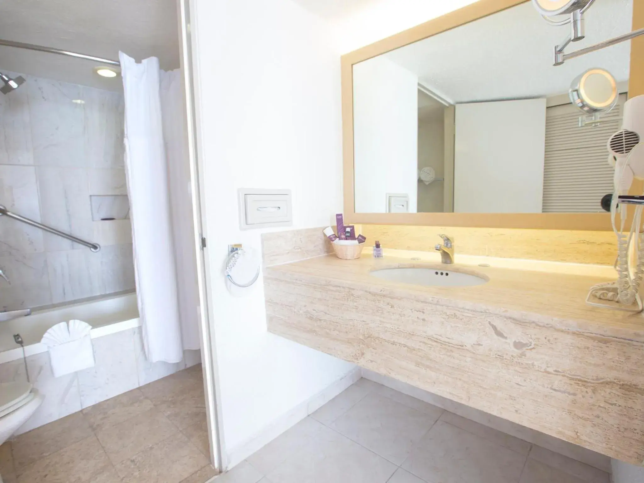 King Room with Sea View in HS HOTSSON Hotel Acapulco King Room with Sea View in HS HOTSSON Hotel Acapulco