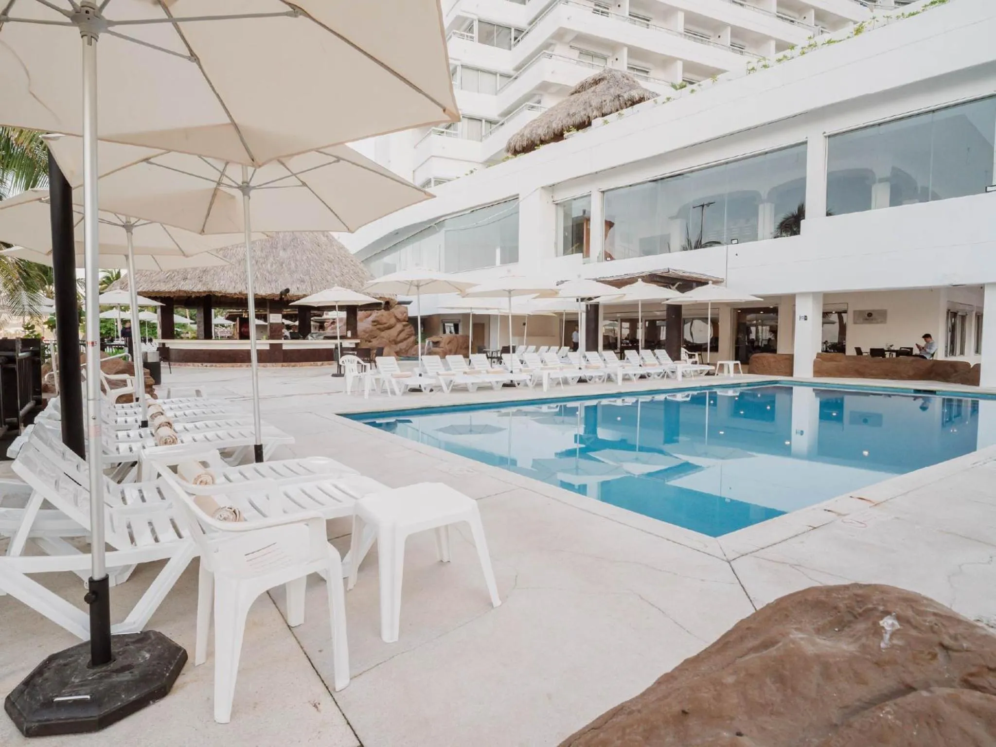 Pool view in HS HOTSSON Hotel Acapulco