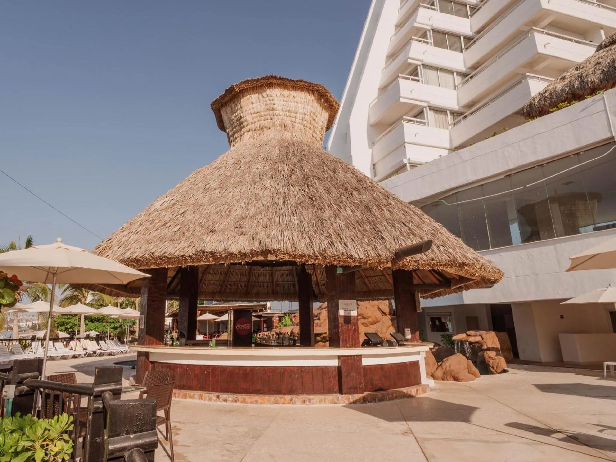 Property building in HS HOTSSON Hotel Acapulco