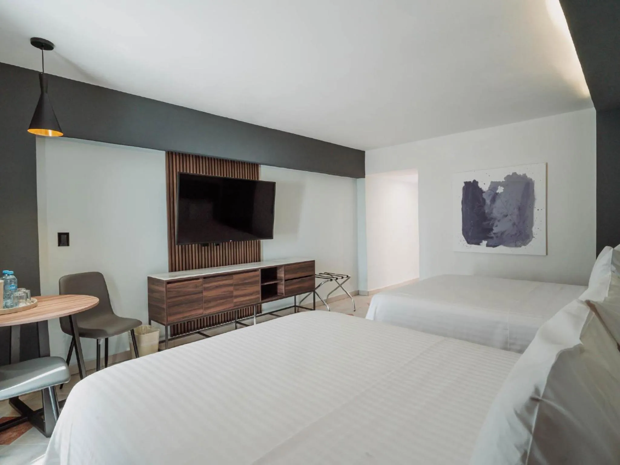 Shower, Bed in HS HOTSSON Hotel Acapulco