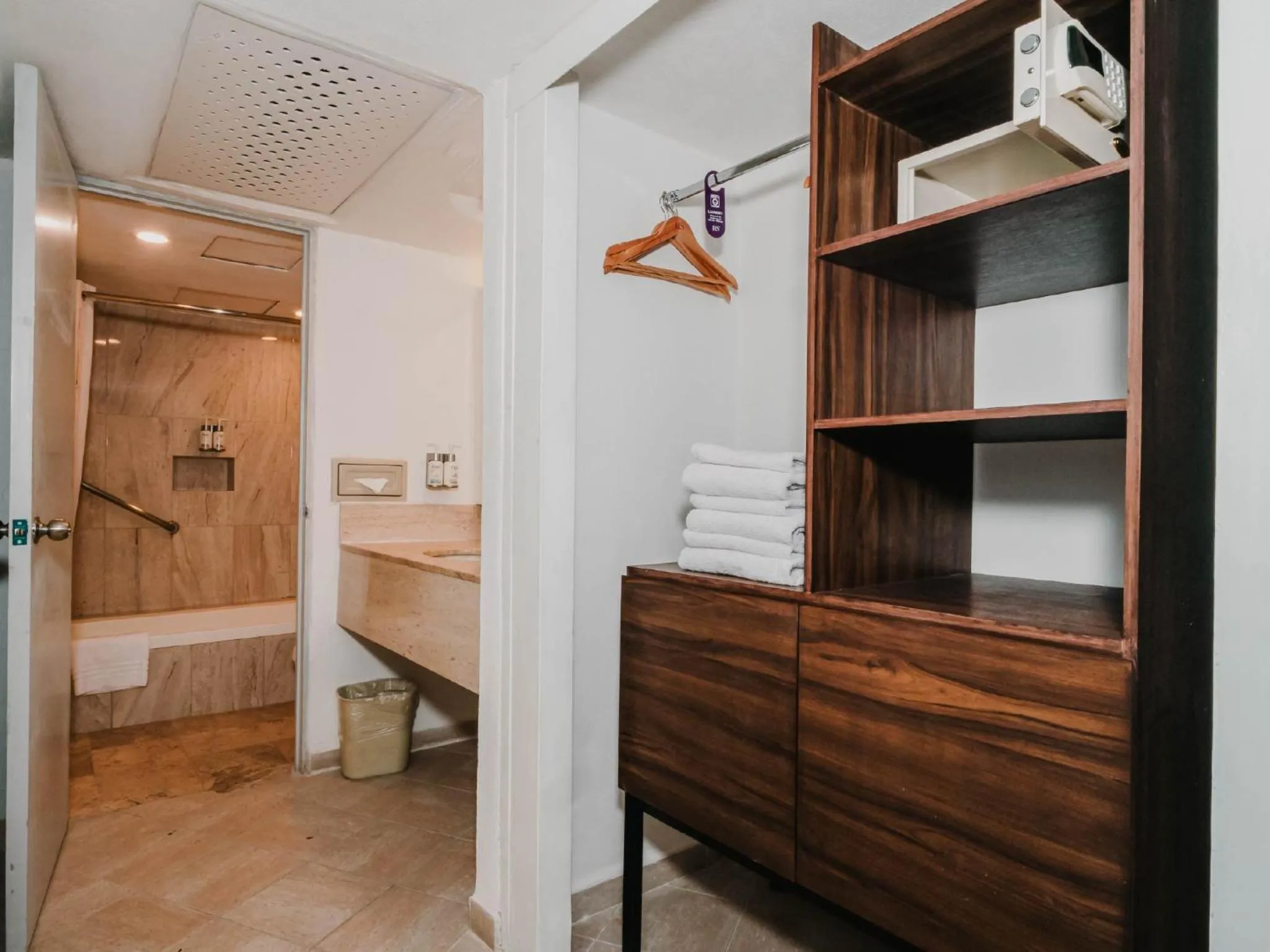 Bathroom in HS HOTSSON Hotel Acapulco