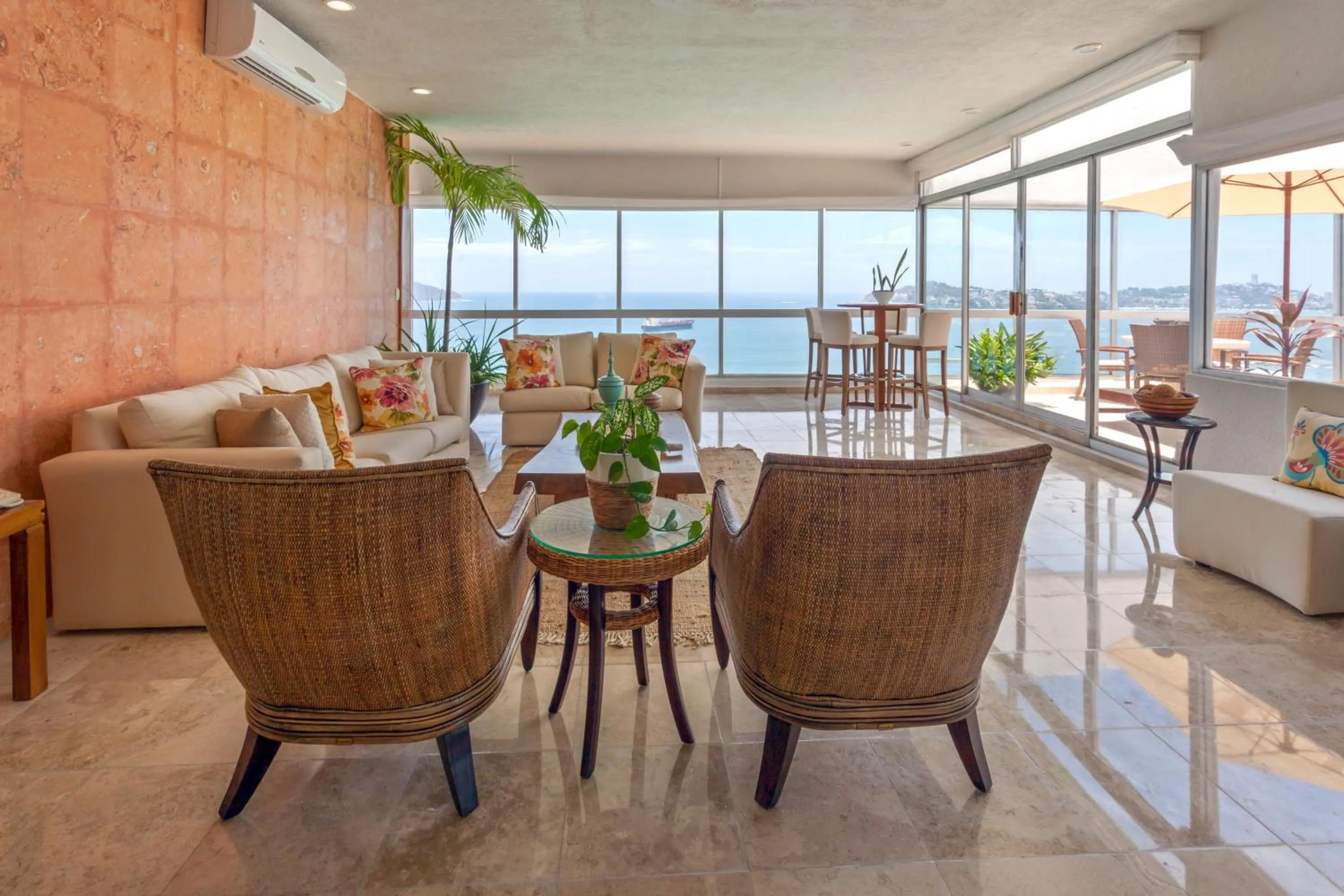 Living room in HS HOTSSON Hotel Acapulco