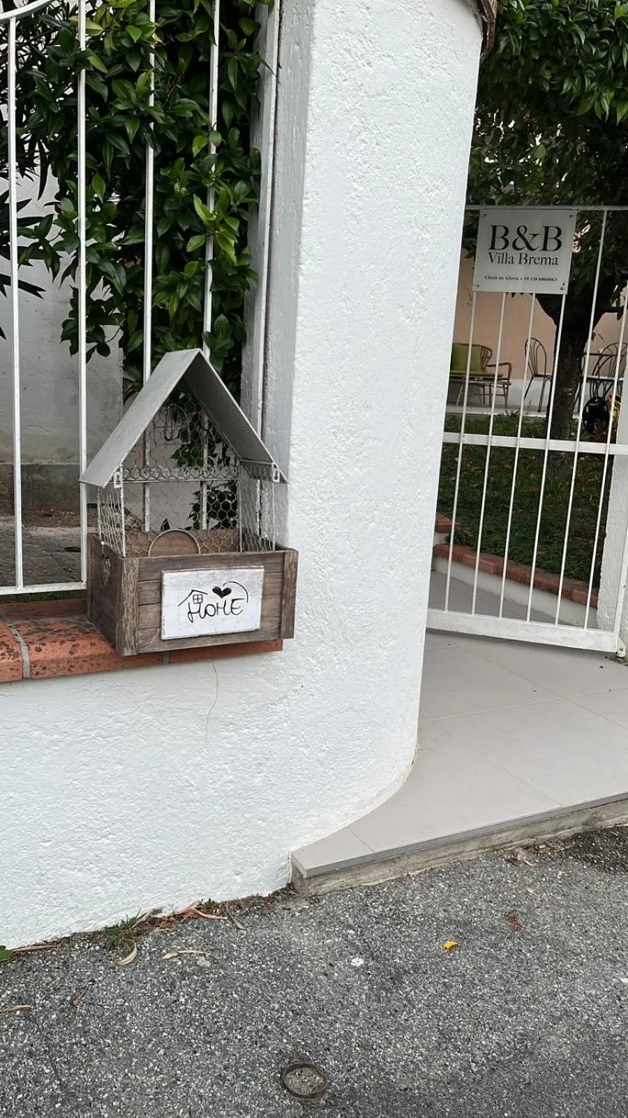 Facade/entrance in Villa Brema