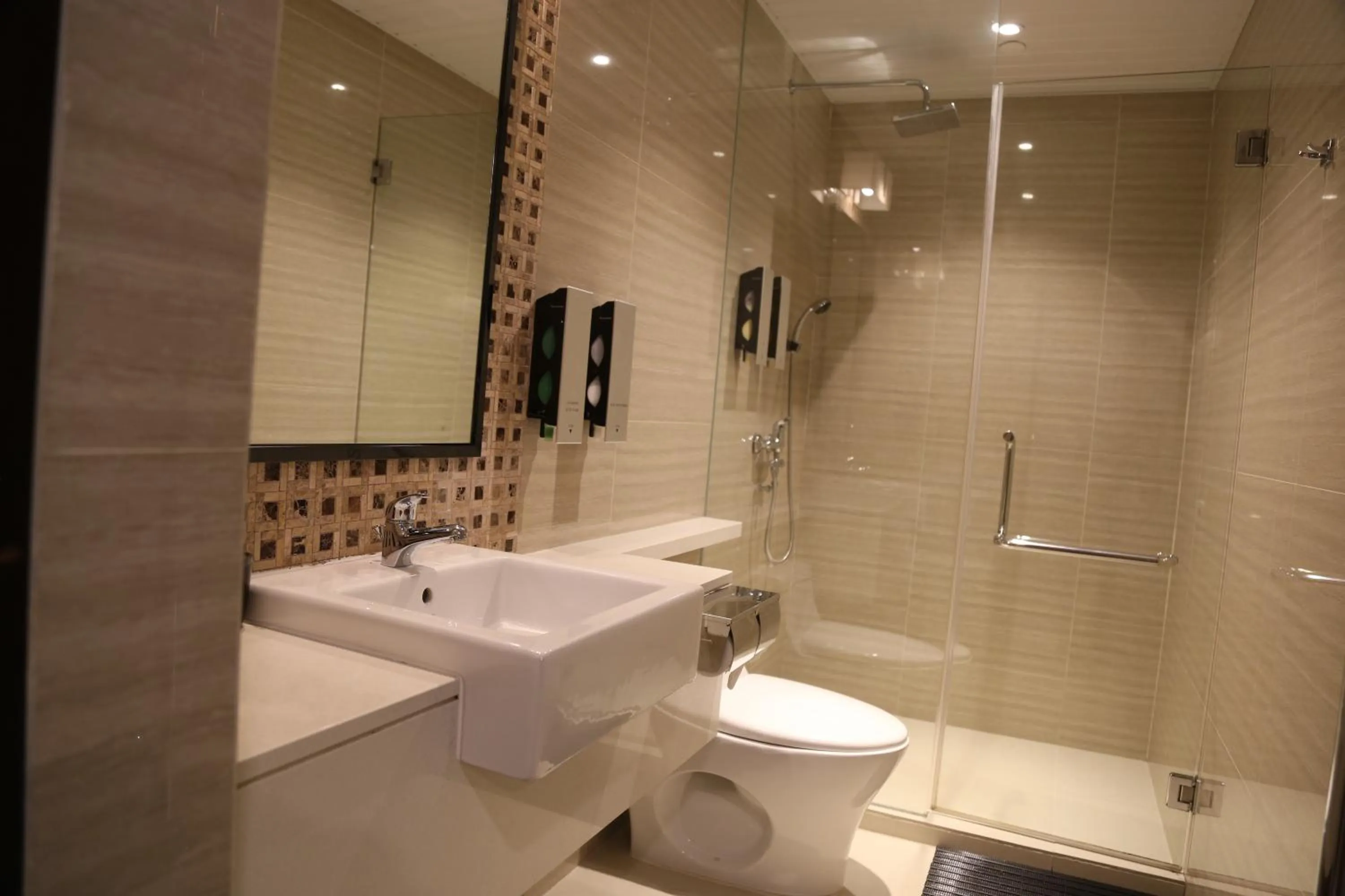 Bathroom in Ambassador Transit Hotel - Terminal 2