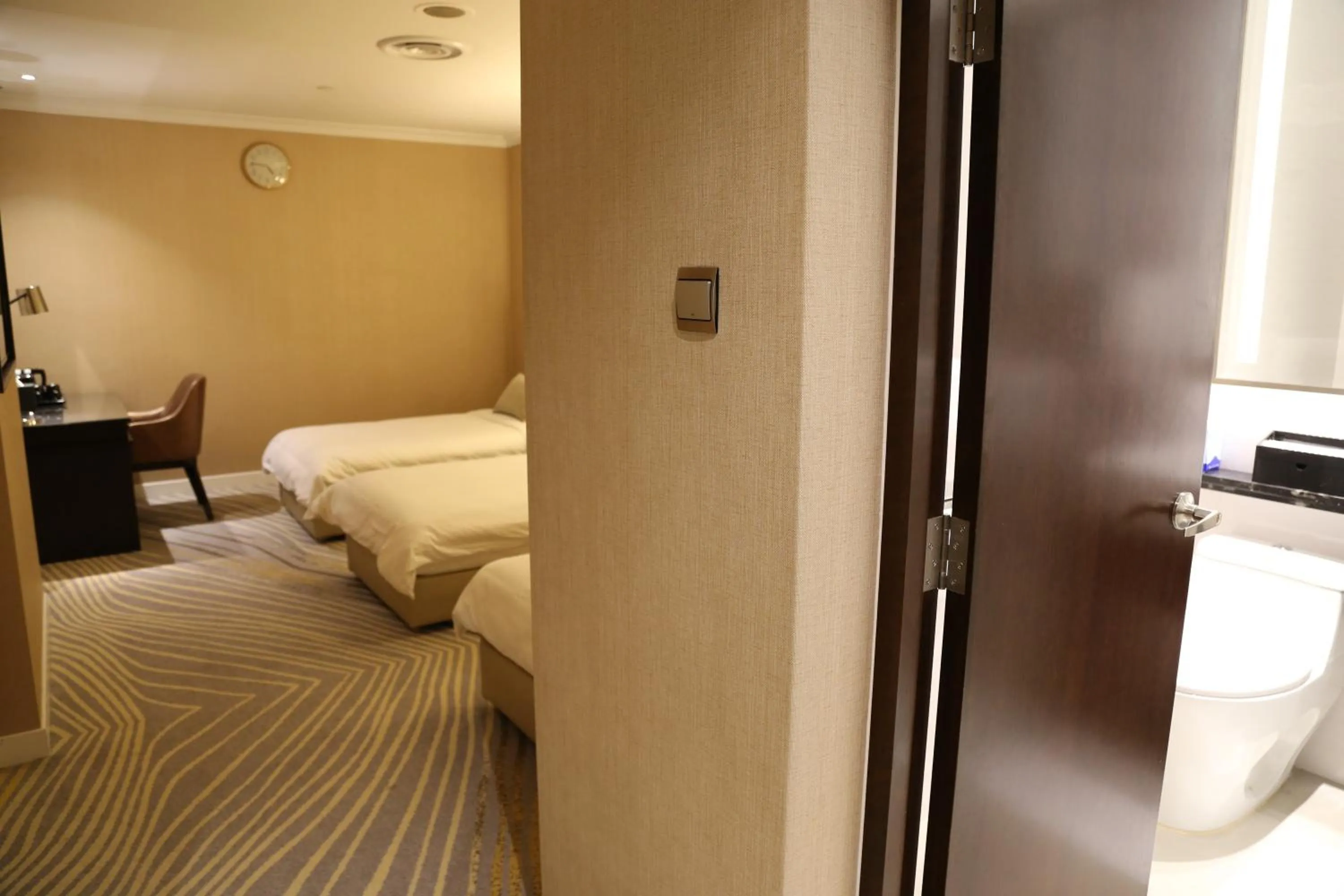 Toilet, Bed in Ambassador Transit Hotel - Terminal 2