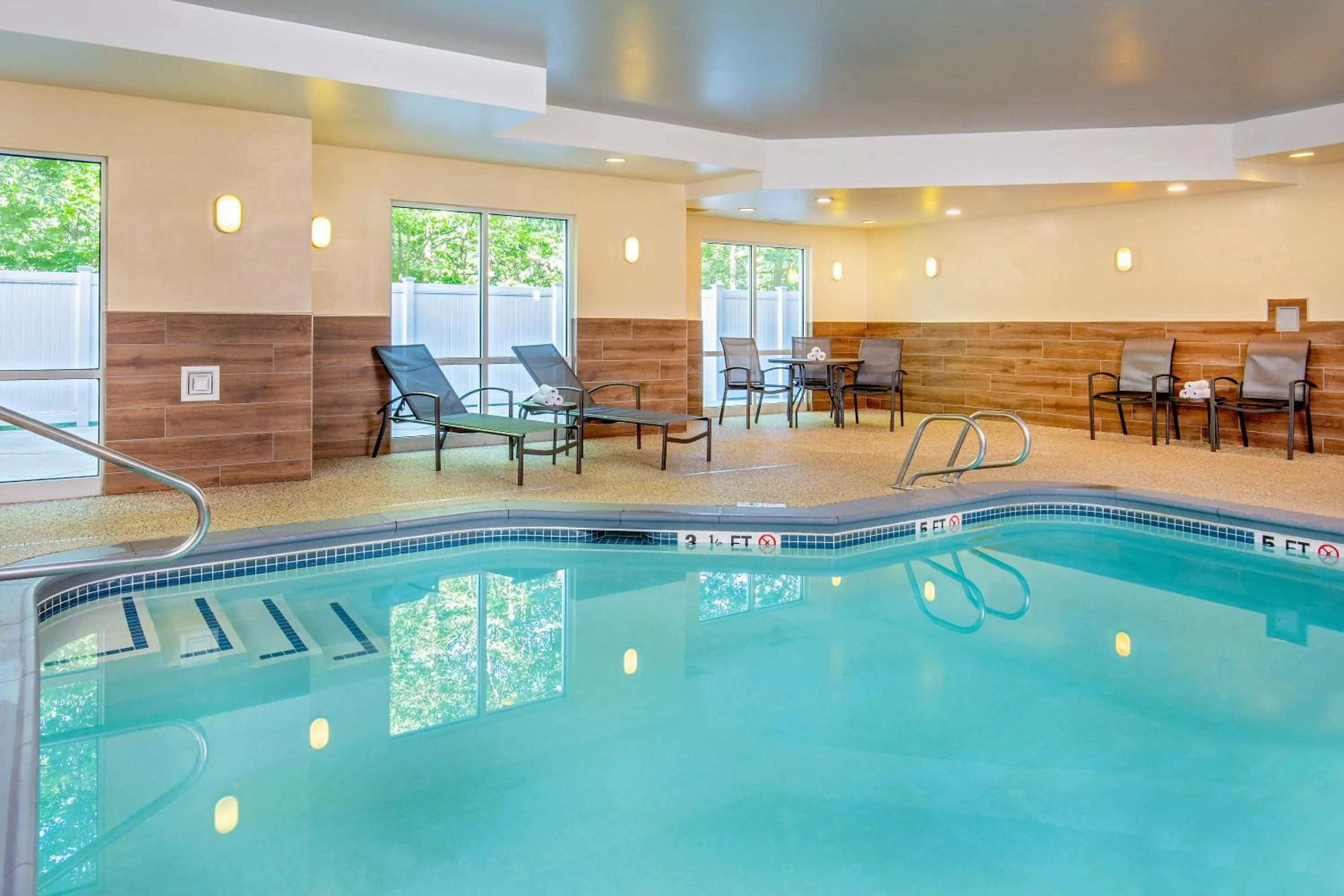 Swimming pool in Fairfield Inn & Suites by Marriott Brunswick Freeport