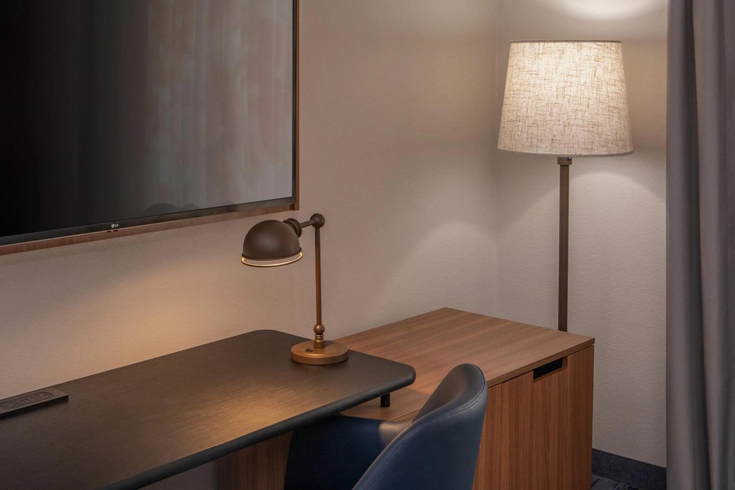 TV and multimedia in Fairfield Inn & Suites by Marriott Brunswick Freeport