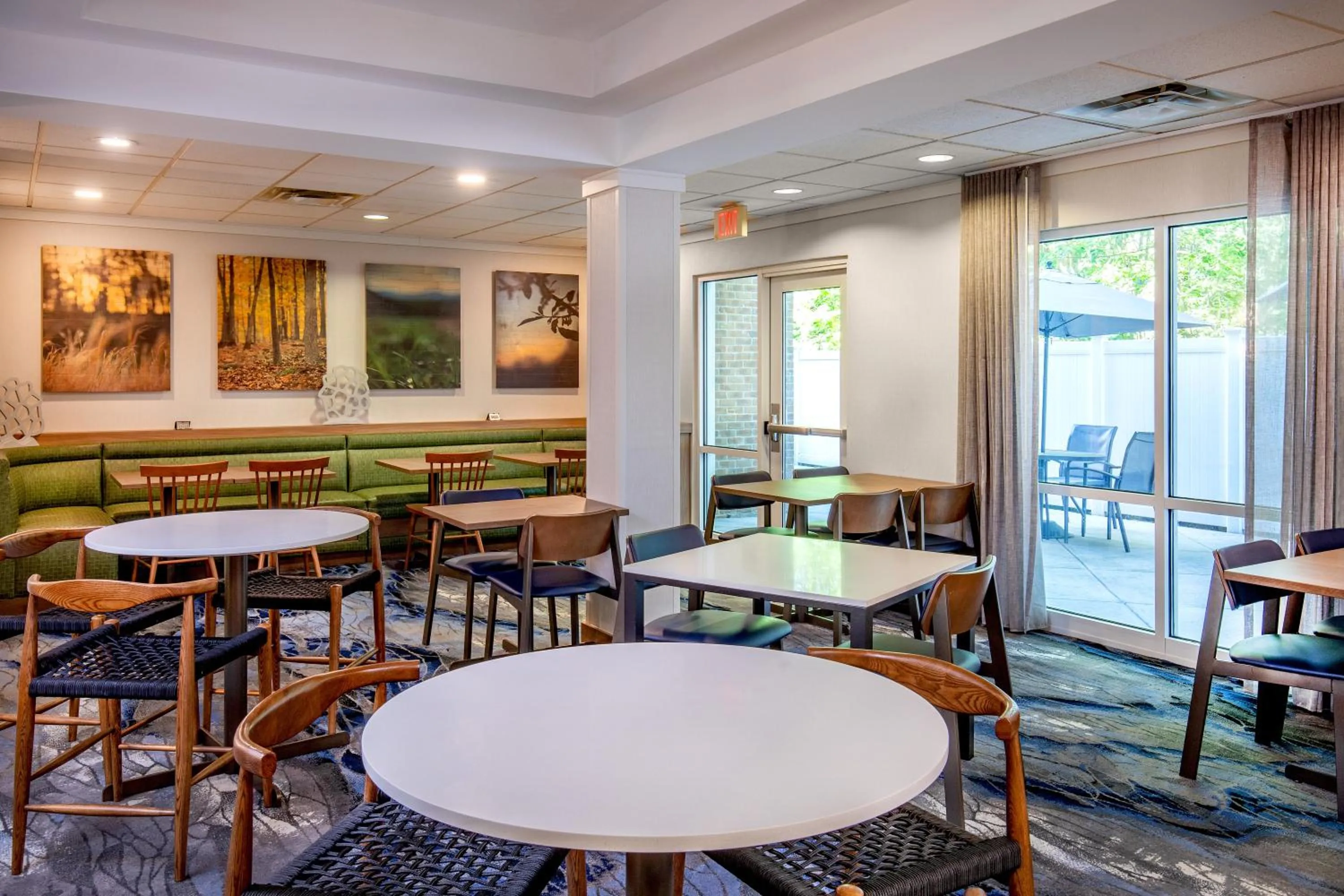 Dining area in Fairfield Inn & Suites by Marriott Brunswick Freeport