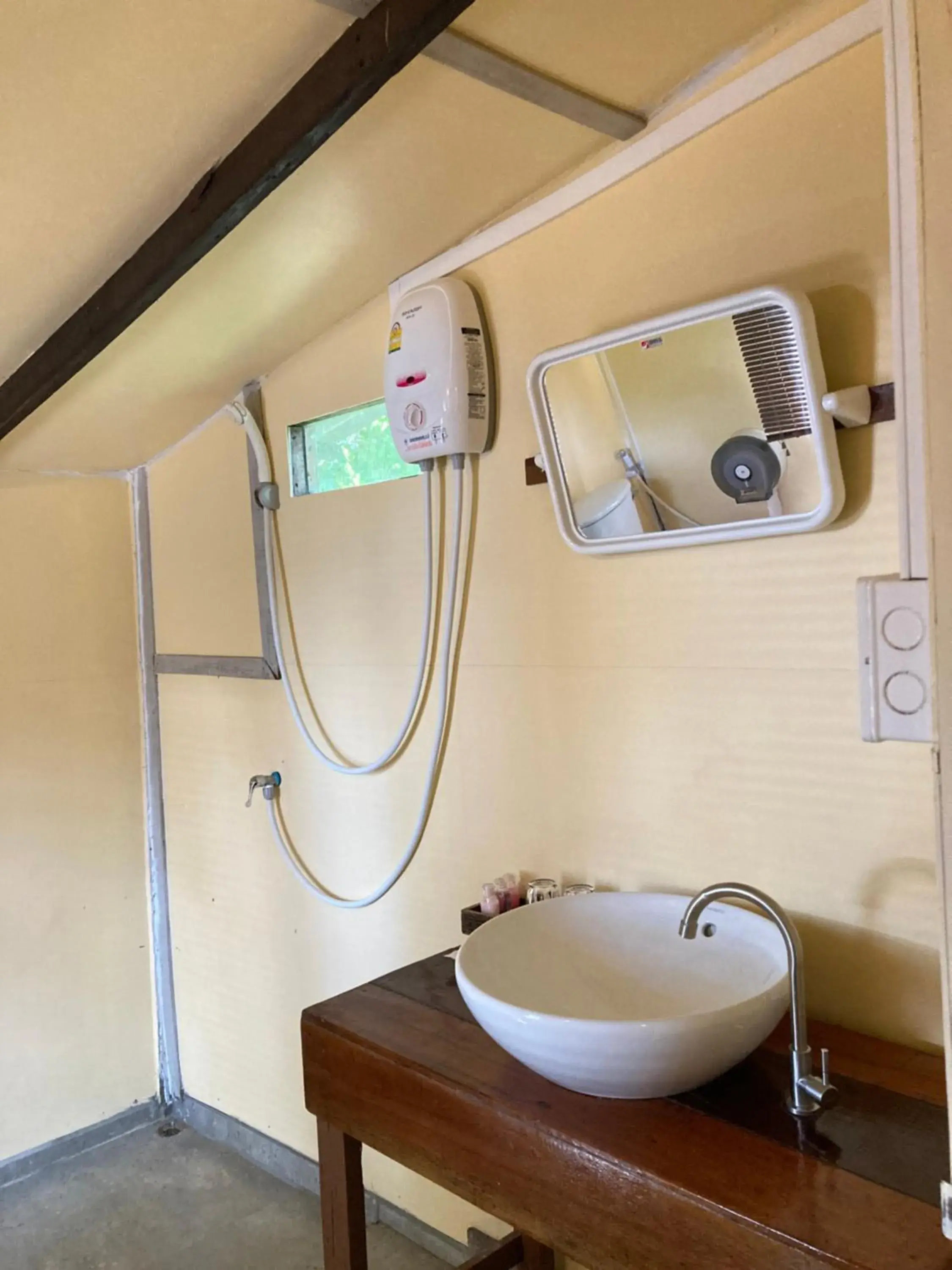 Deluxe Double Room - Partial Sea View in La Ong Lay Deluxe Double Room - Partial Sea View in La Ong Lay