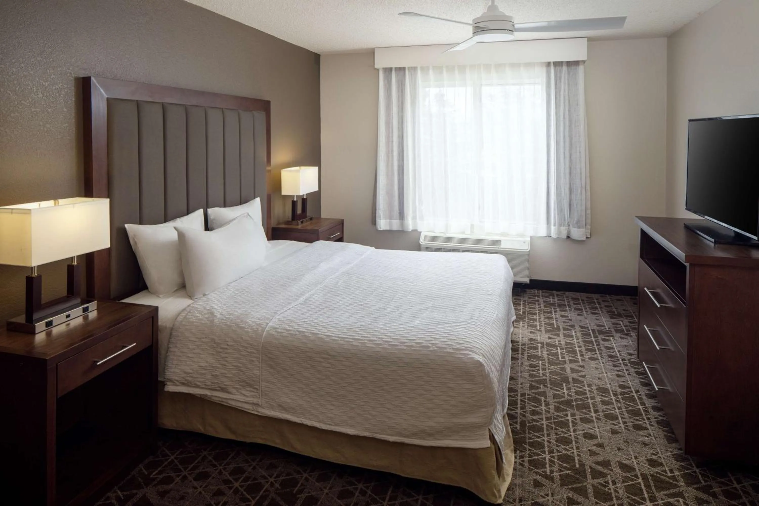 Bed in Homewood Suites by Hilton Wallingford-Meriden