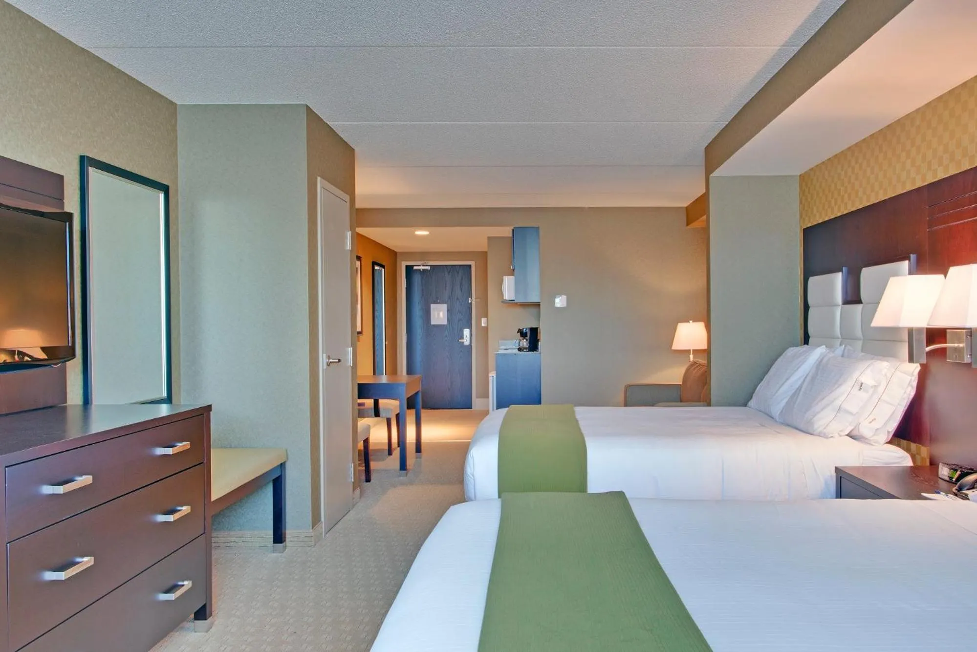 Photo of the whole room, Bed in Holiday Inn Express & Suites Ottawa West - Nepean by IHG