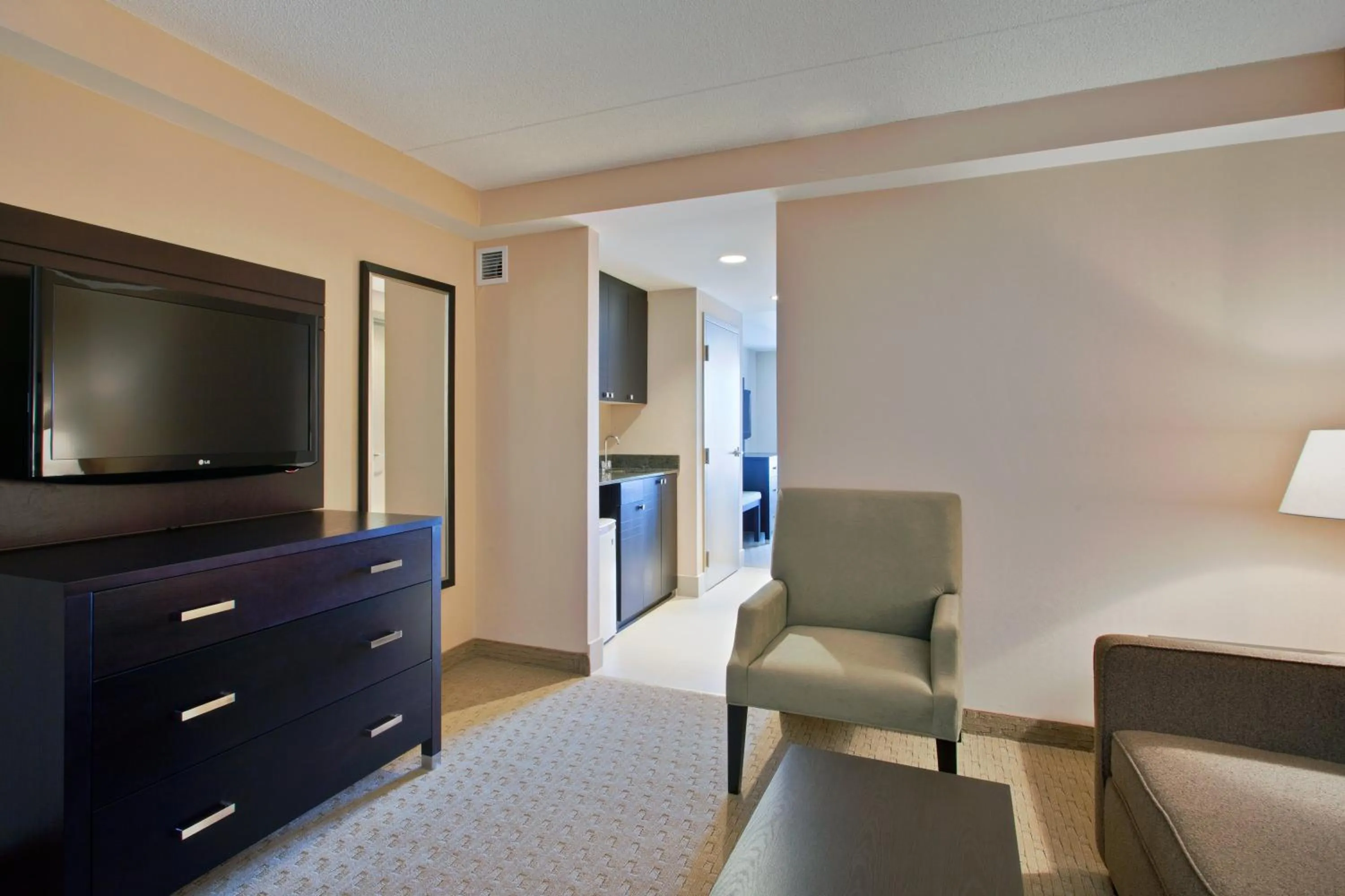Photo of the whole room, Bed in Holiday Inn Express & Suites Ottawa West - Nepean by IHG