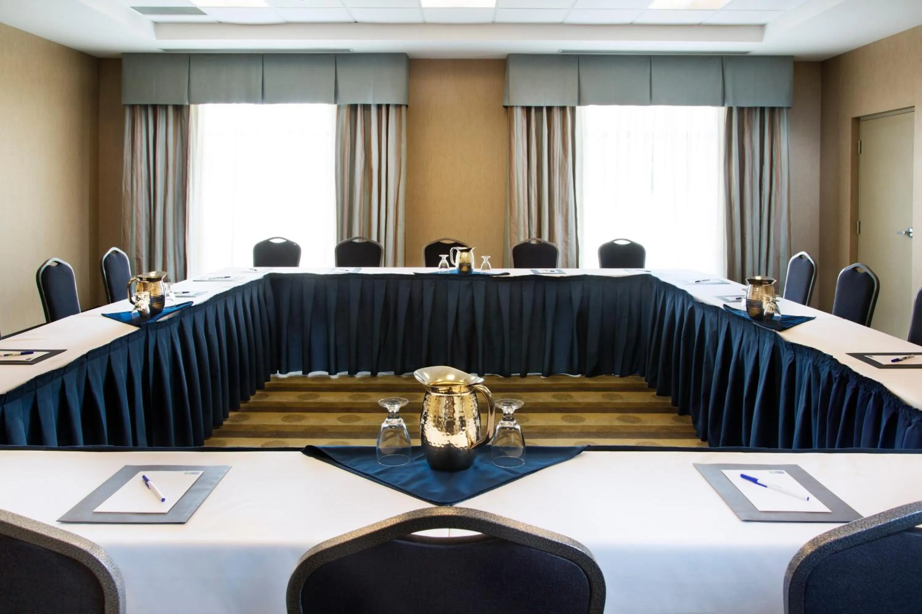 Meeting/conference room in Holiday Inn Express & Suites Ottawa West - Nepean by IHG