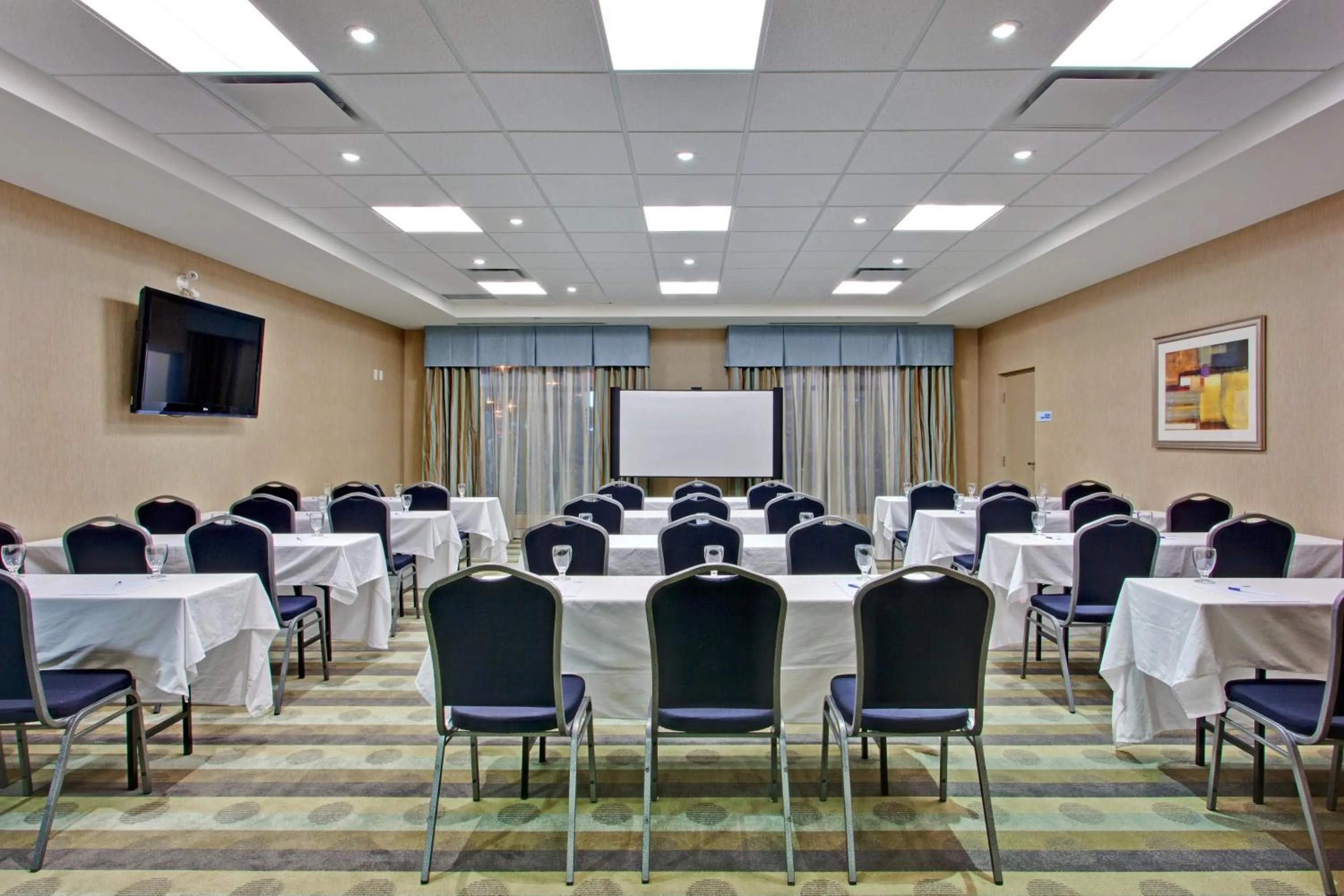 Meeting/conference room in Holiday Inn Express & Suites Ottawa West - Nepean by IHG