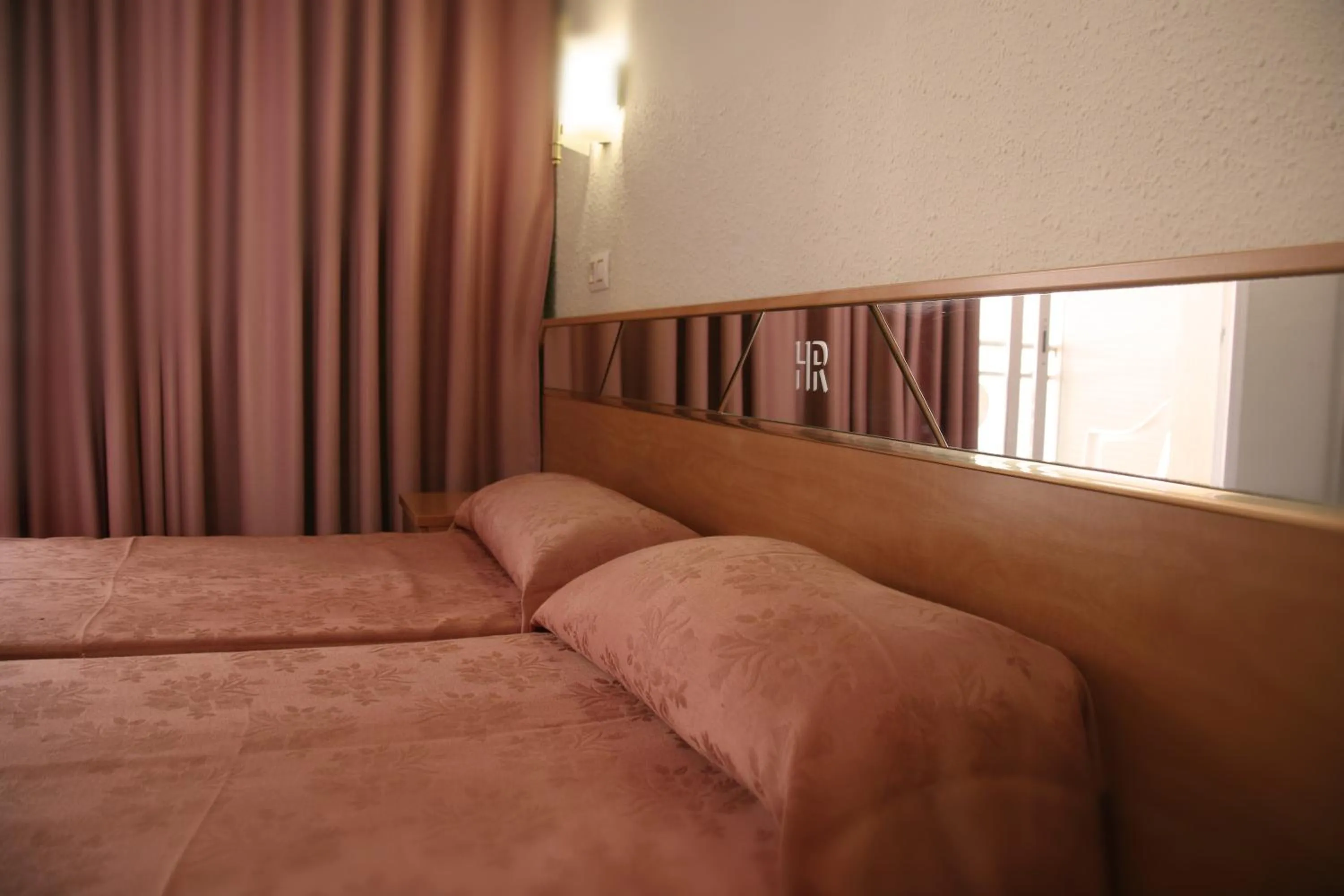 Bed in Hotel Reymar Playa