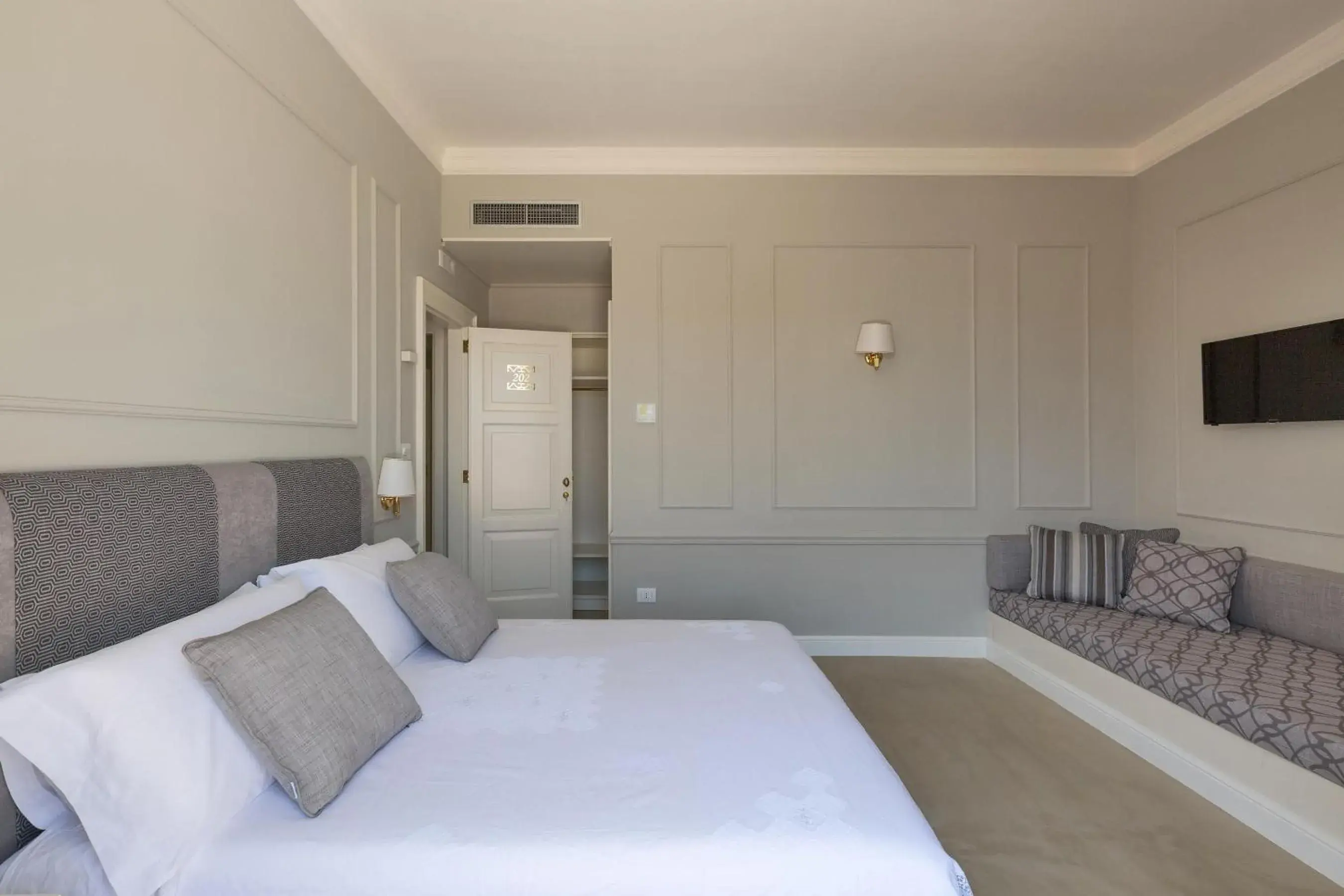 Deluxe Triple Room in Palazzo Fasti Deluxe Triple Room in Palazzo Fasti