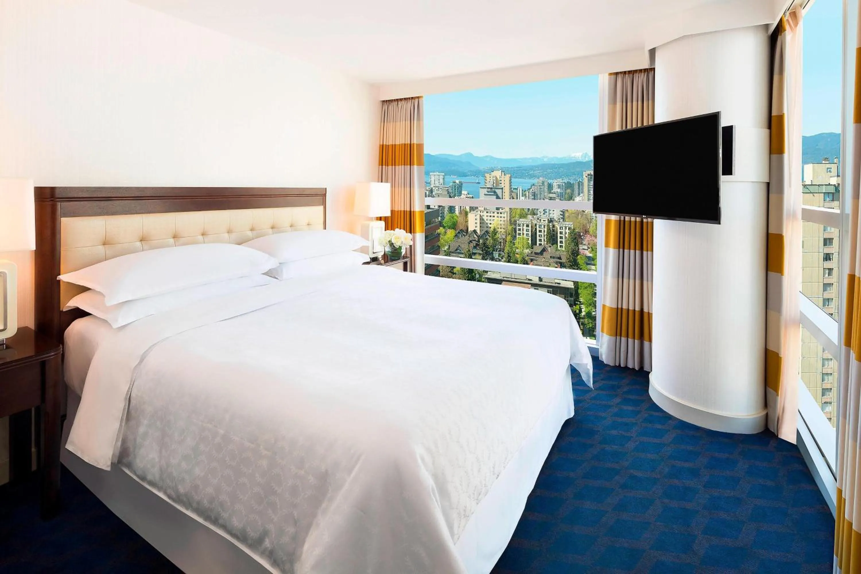 Bedroom, Bed in Sheraton Vancouver Wall Centre