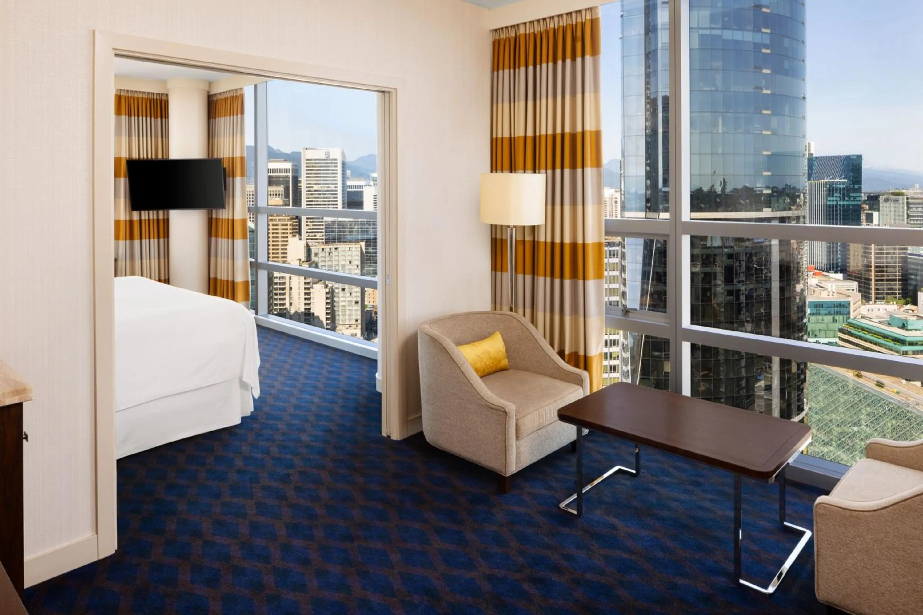 Photo of the whole room, Bed in Sheraton Vancouver Wall Centre