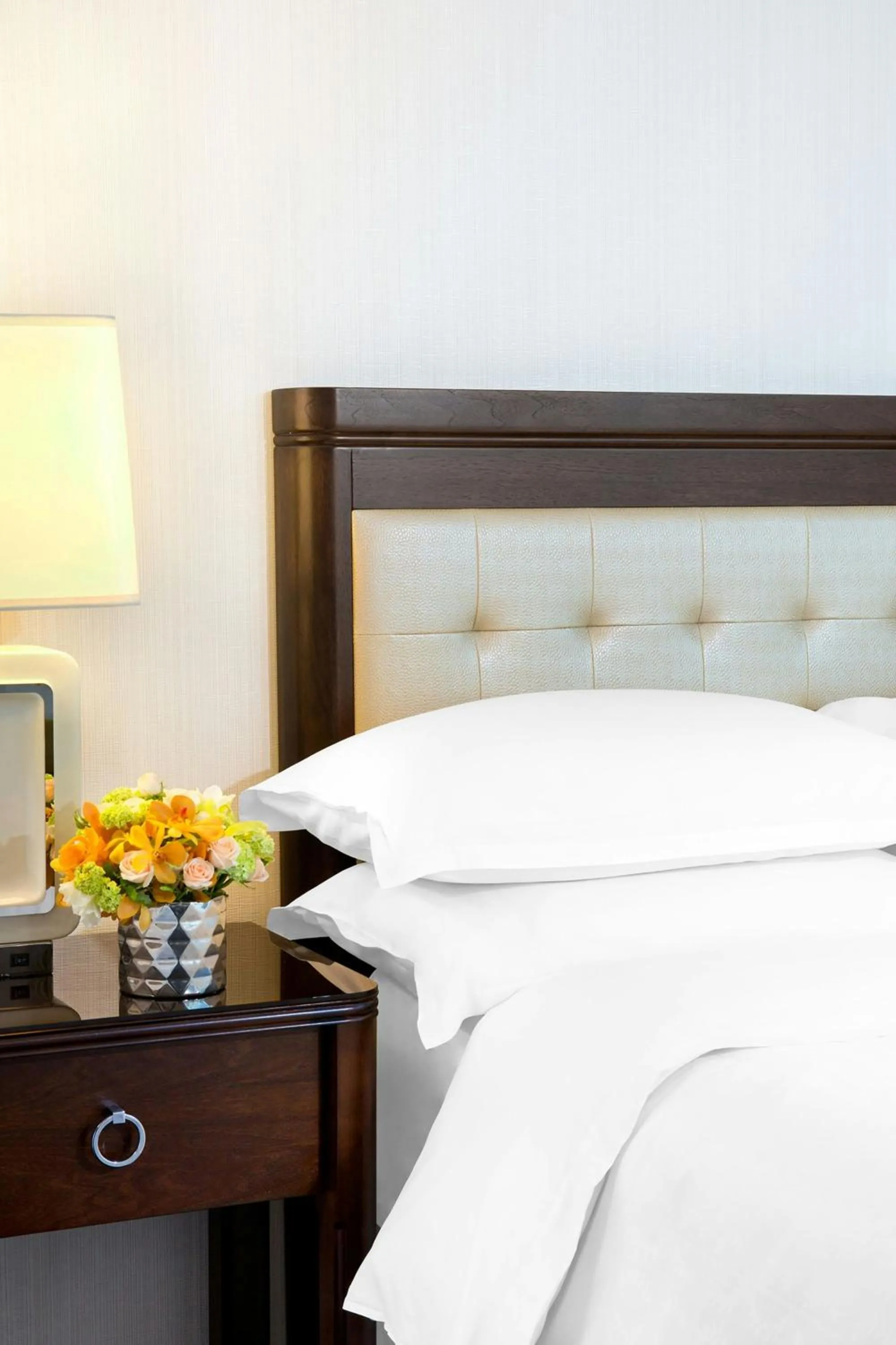 Photo of the whole room, Bed in Sheraton Vancouver Wall Centre