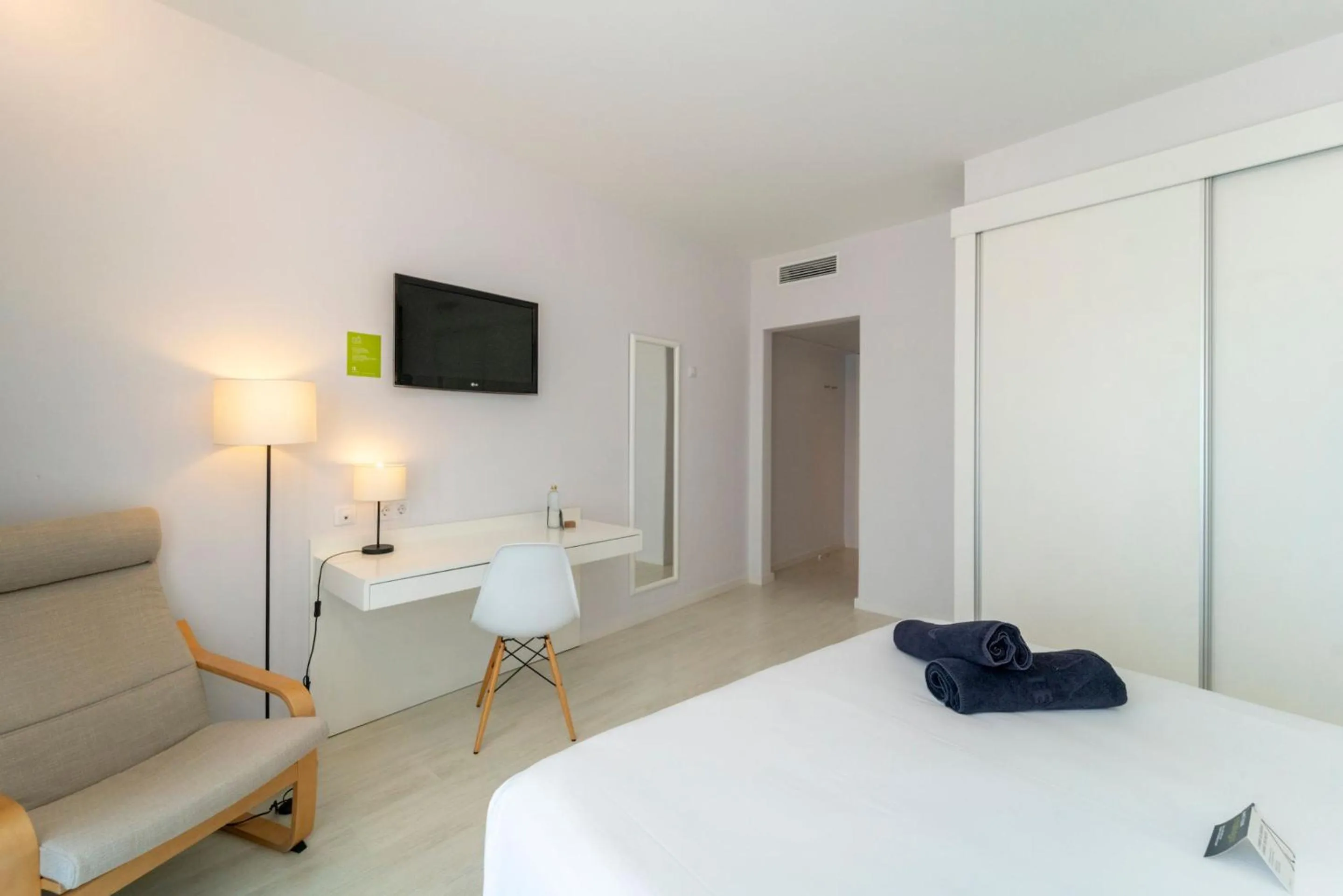 Bedroom, Bed in ARTIEM Carlos - Adults Only