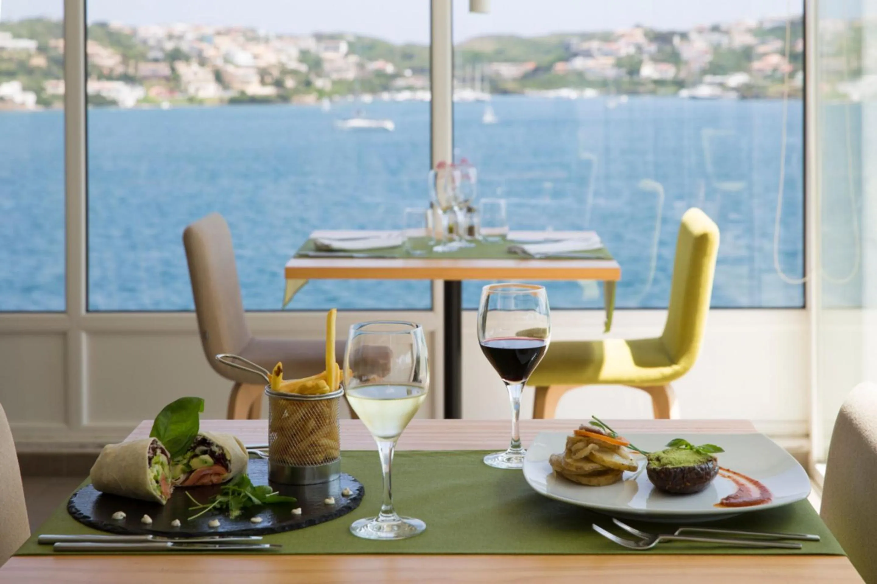 Food and drinks in ARTIEM Carlos - Adults Only