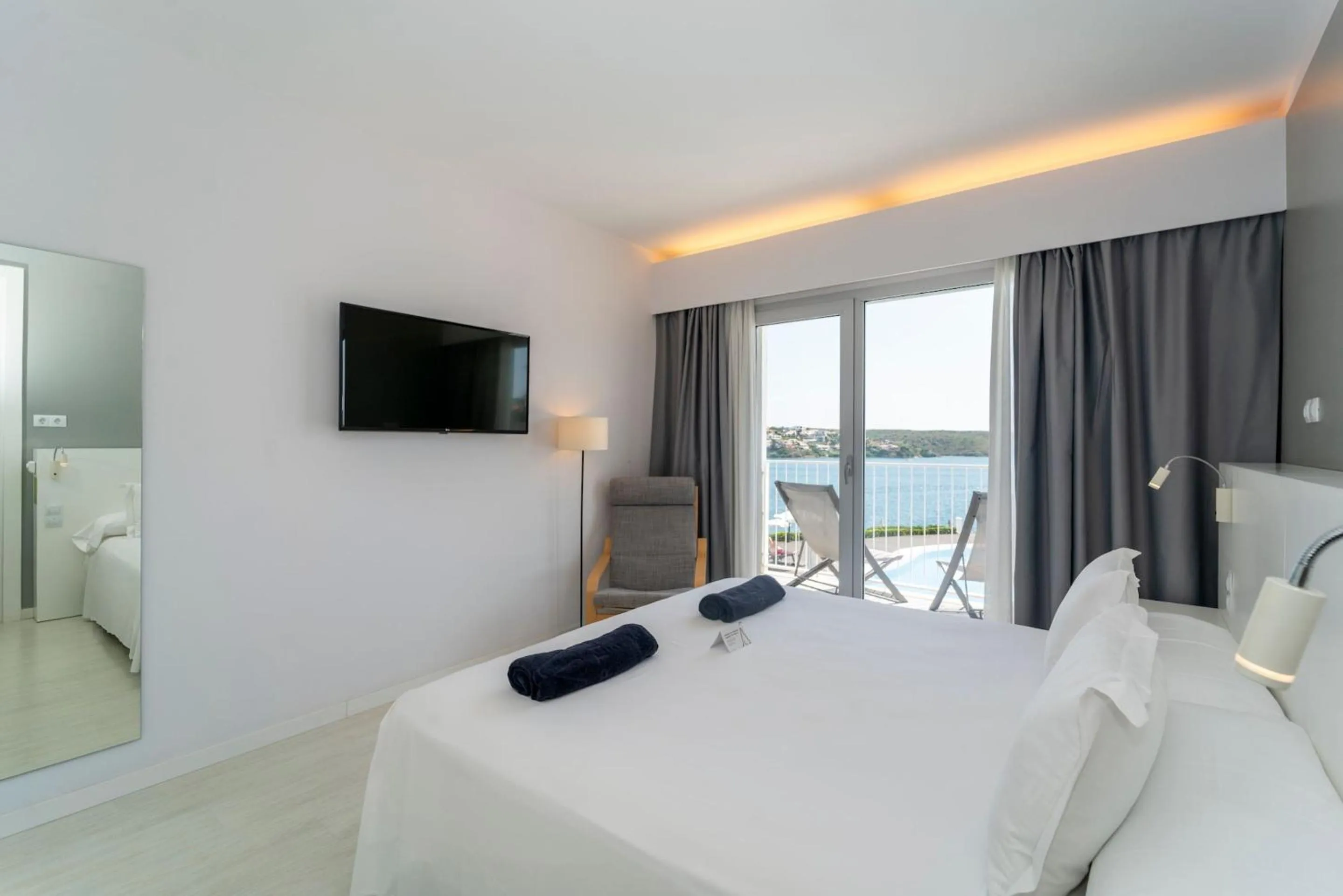 Bedroom, Bed in ARTIEM Carlos - Adults Only