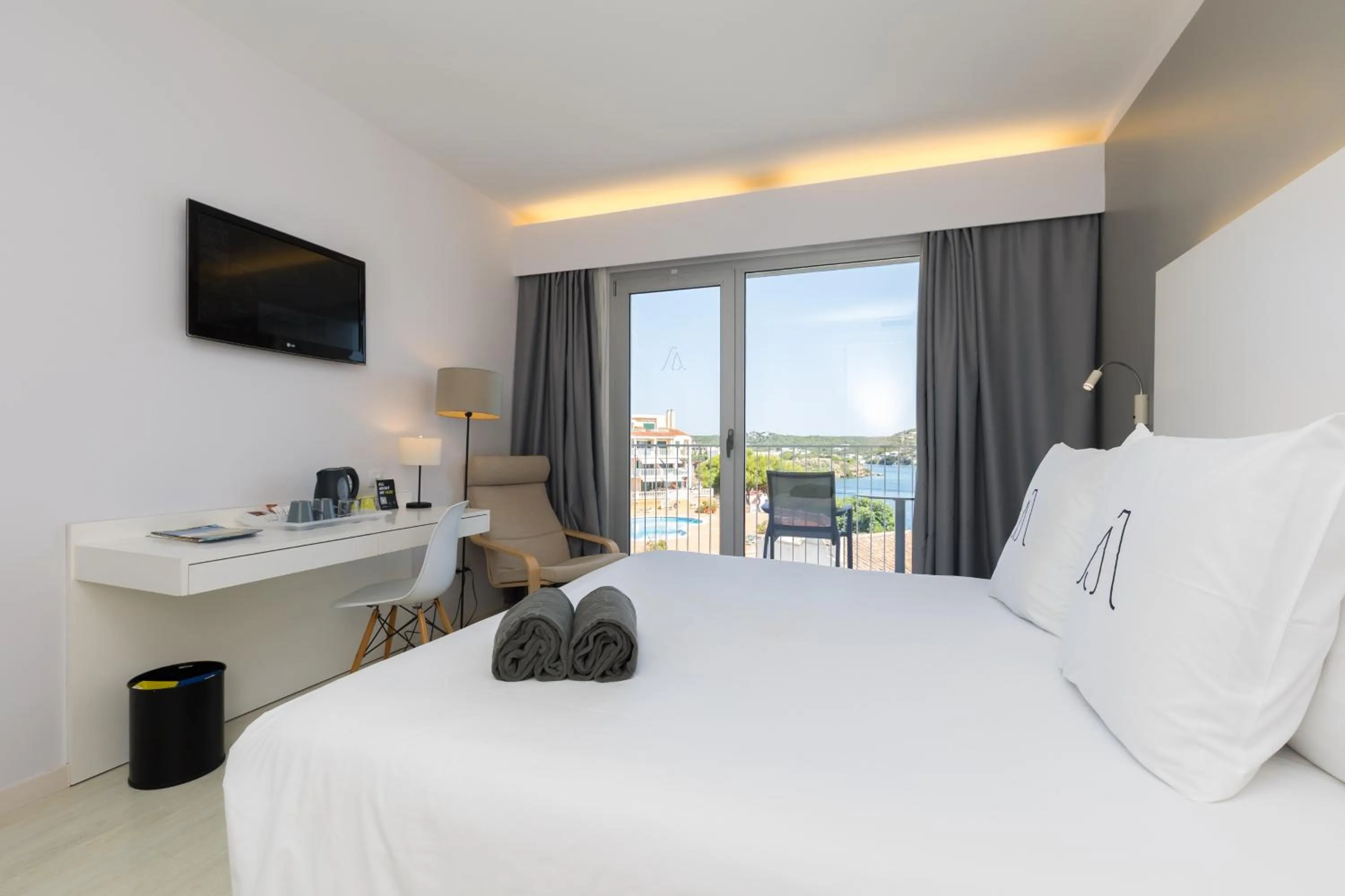 Bedroom, Bed in ARTIEM Carlos - Adults Only