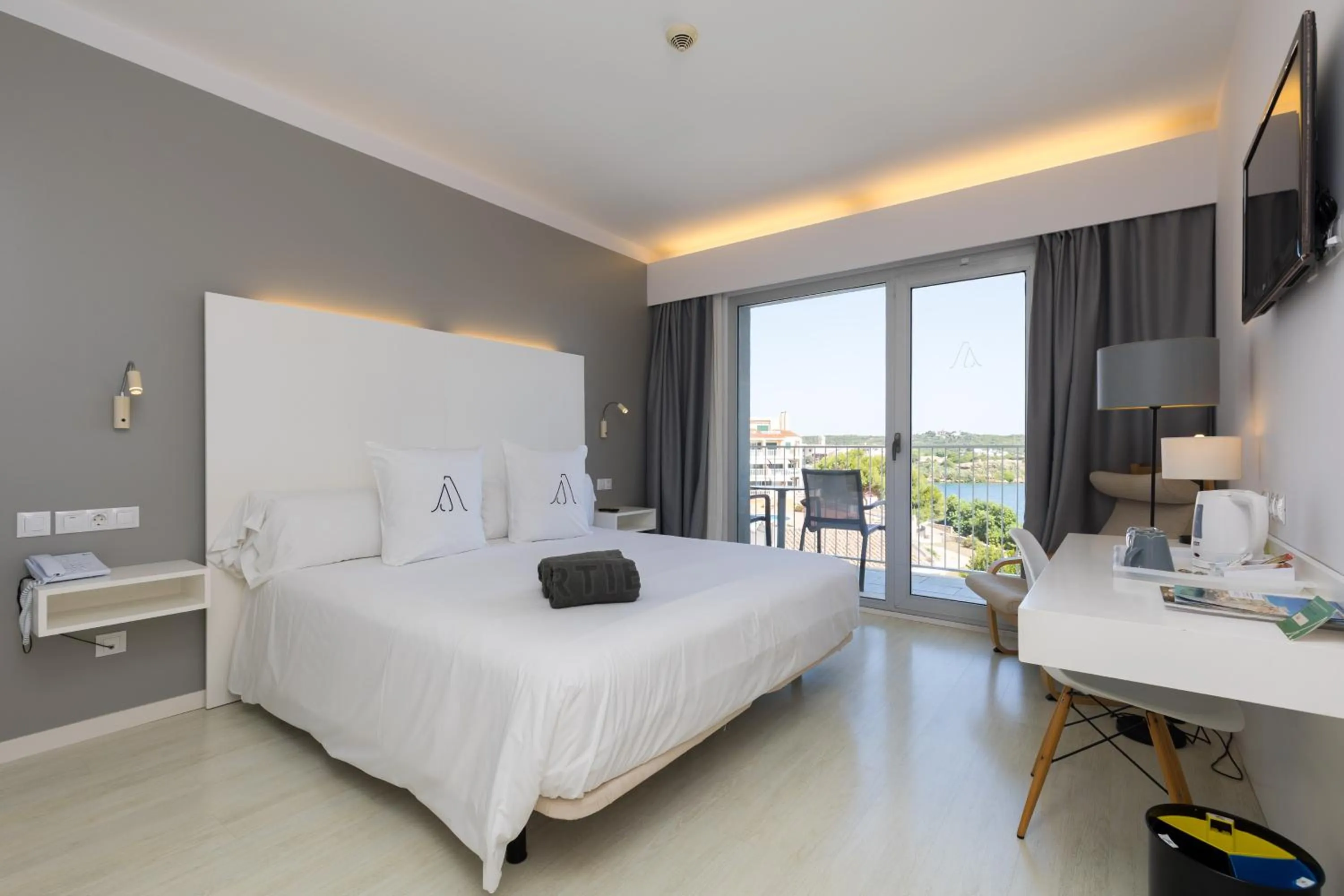 Bedroom, Bed in ARTIEM Carlos - Adults Only