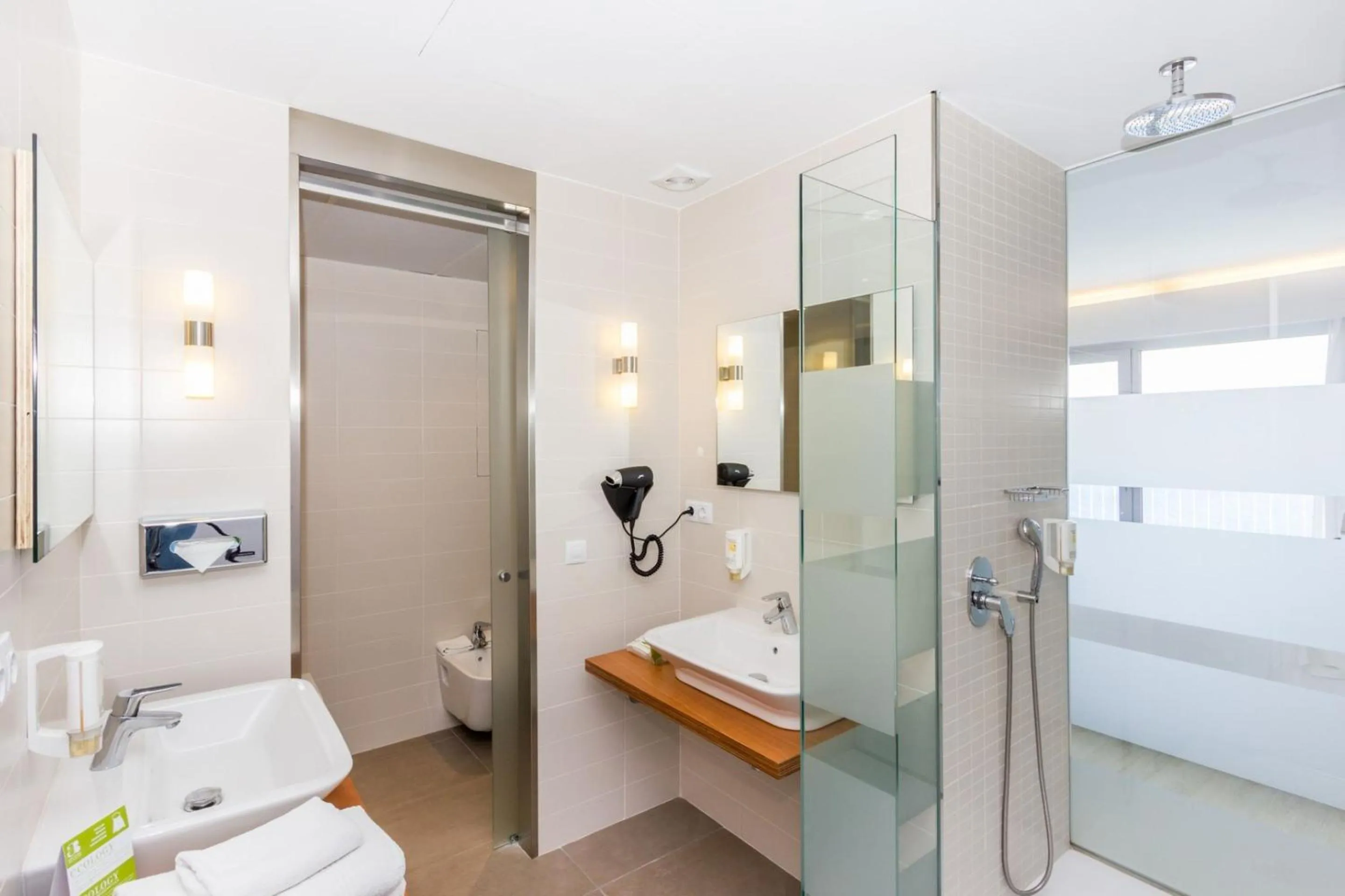 Shower in ARTIEM Carlos - Adults Only