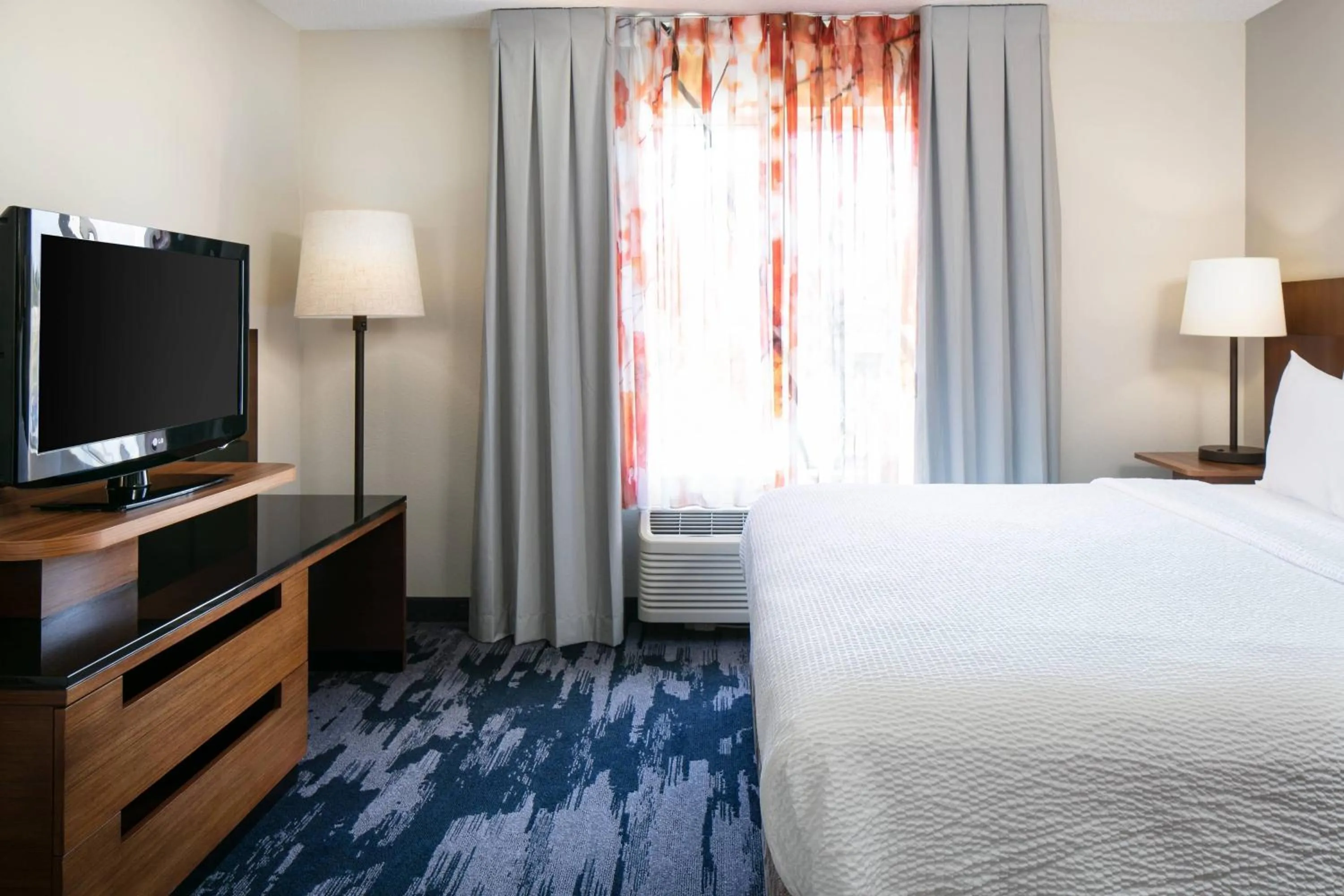 Bedroom, Bed in Fairfield Inn & Suites by Marriott Tulsa Central