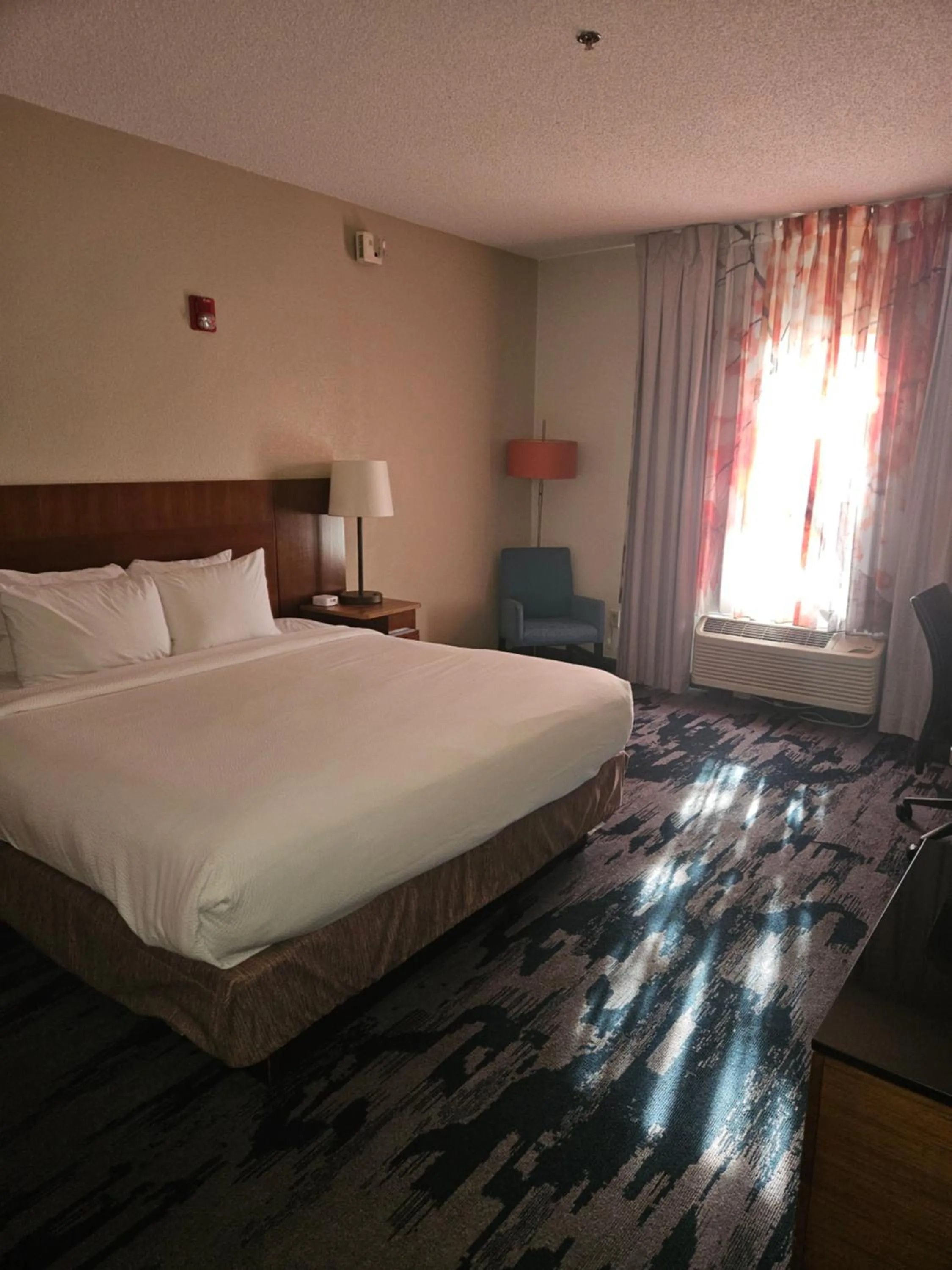 Bed in Fairfield Inn & Suites by Marriott Tulsa Central