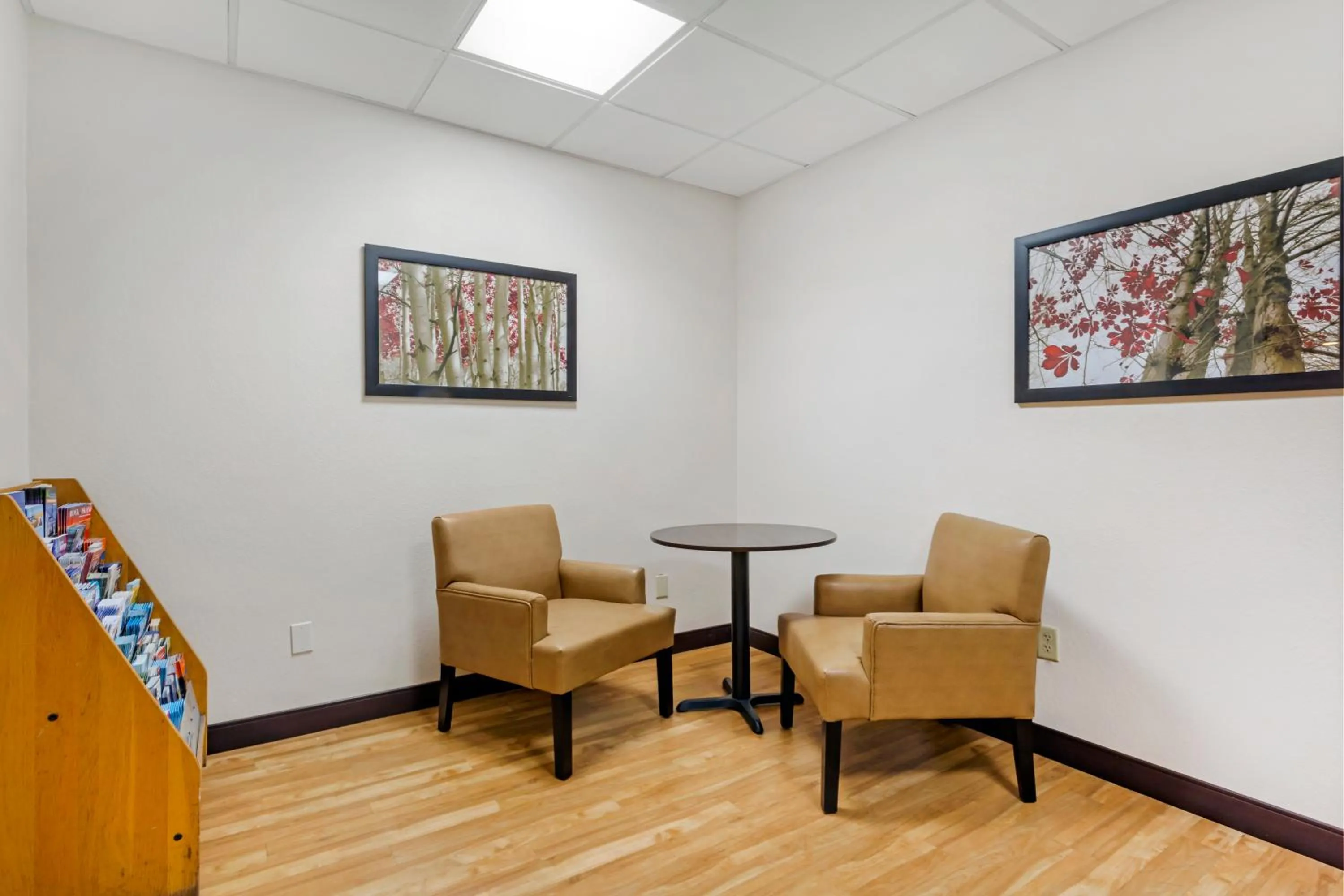 Communal lounge/ TV room in The Capitol Hotel