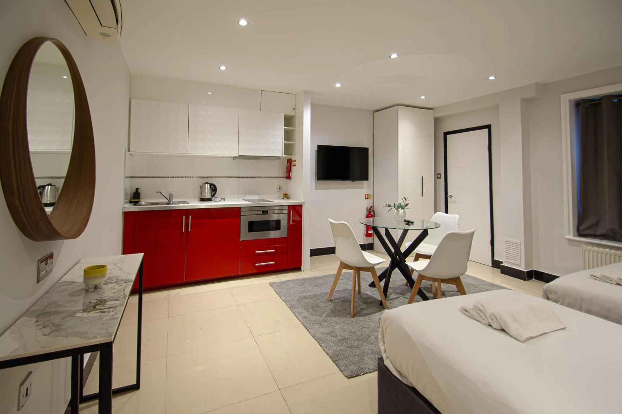 TV and multimedia, Bed in Imperial Court Suites