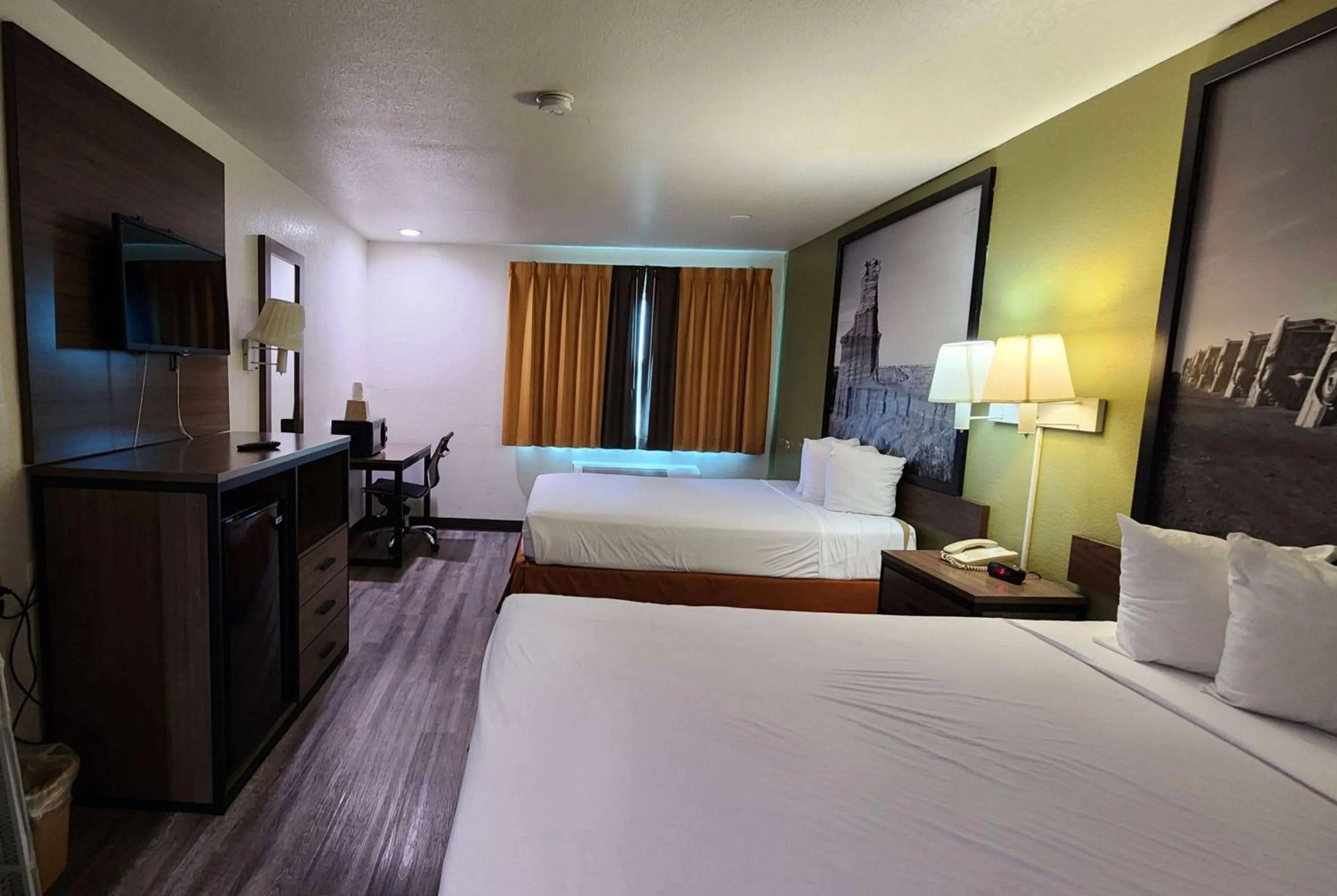 Photo of the whole room, Bed in Super 8 by Wyndham Austin North/University Area