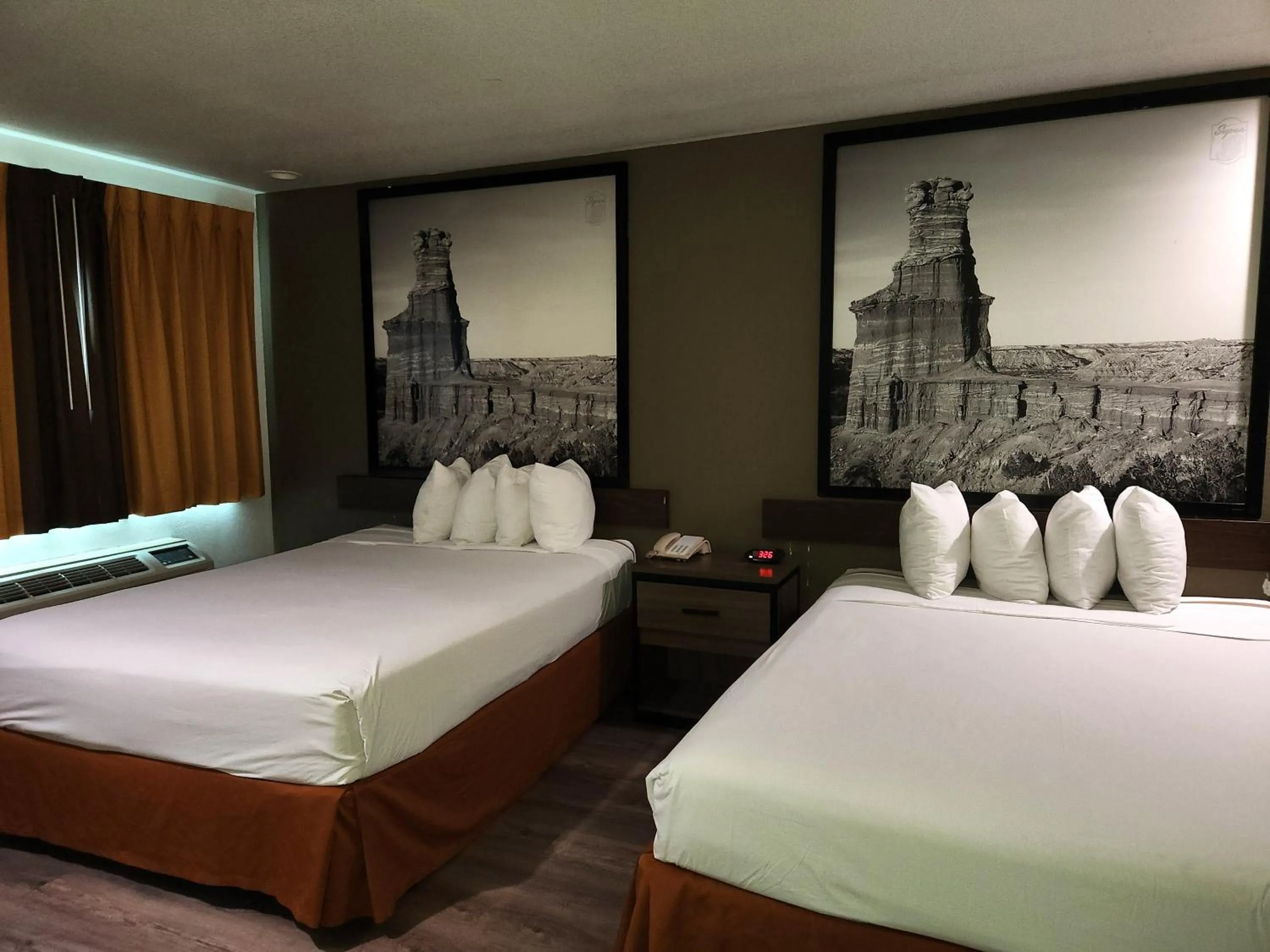 Bedroom, Bed in Super 8 by Wyndham Austin North/University Area