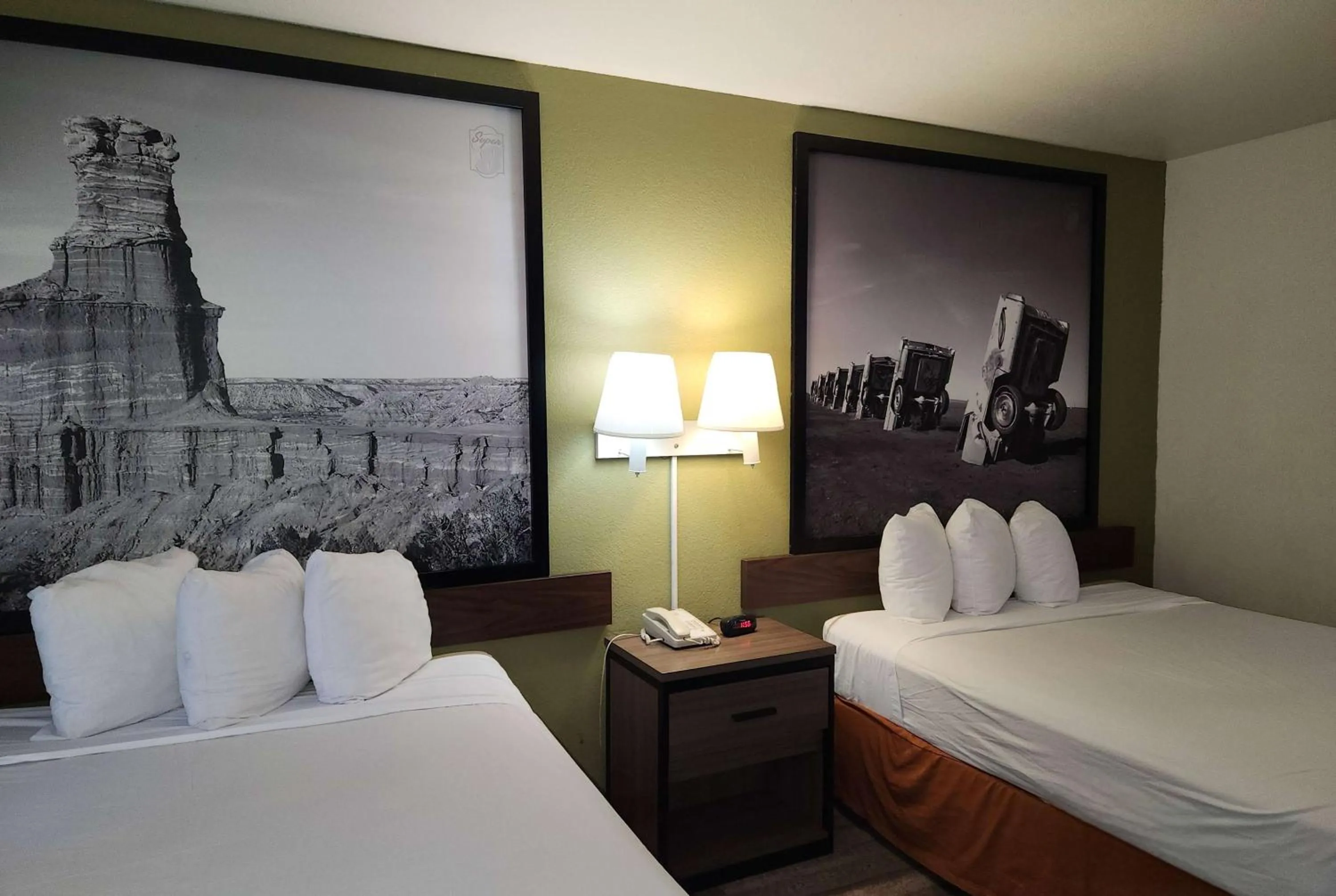 Photo of the whole room, Bed in Super 8 by Wyndham Austin North/University Area