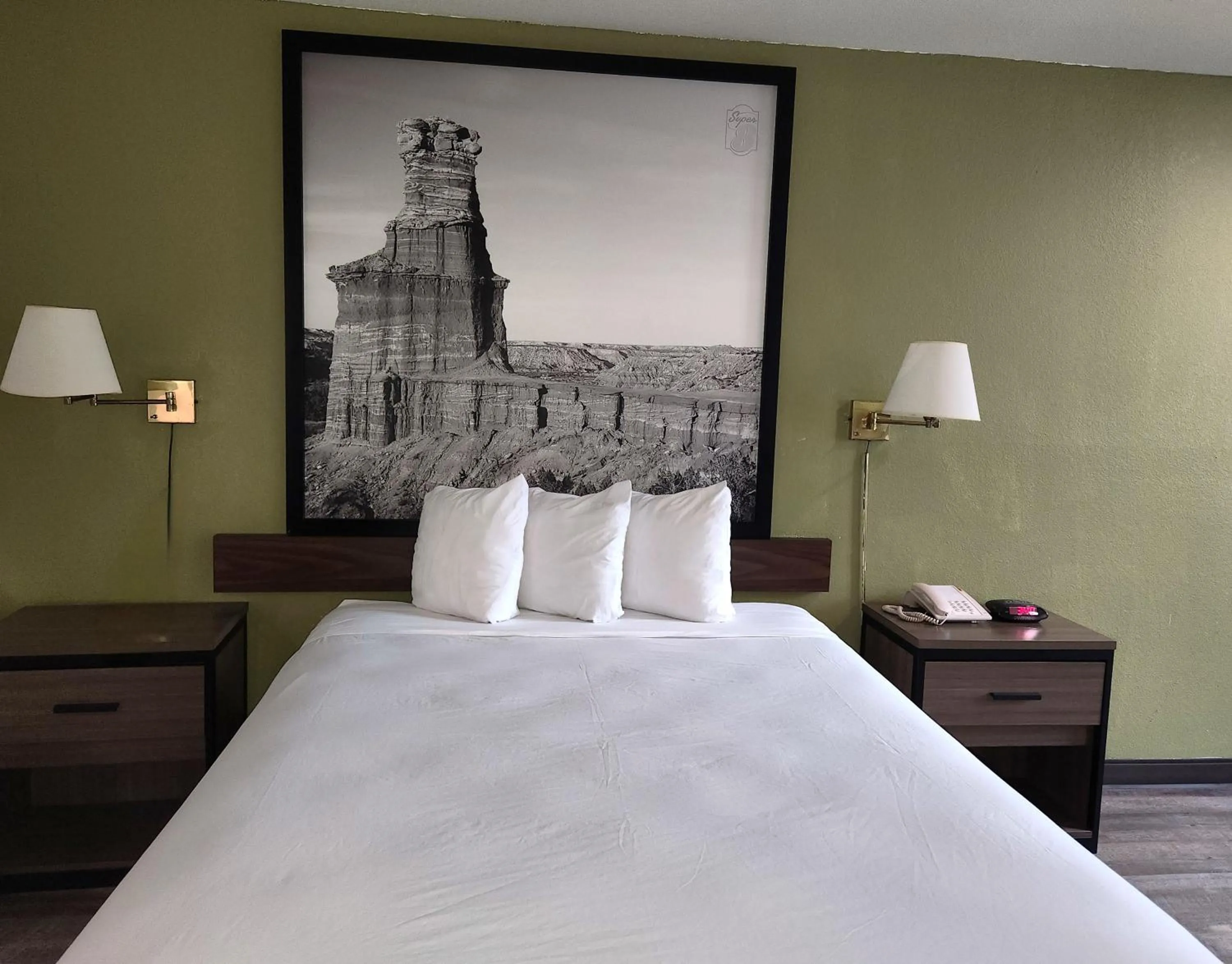 Bedroom, Bed in Super 8 by Wyndham Austin North/University Area