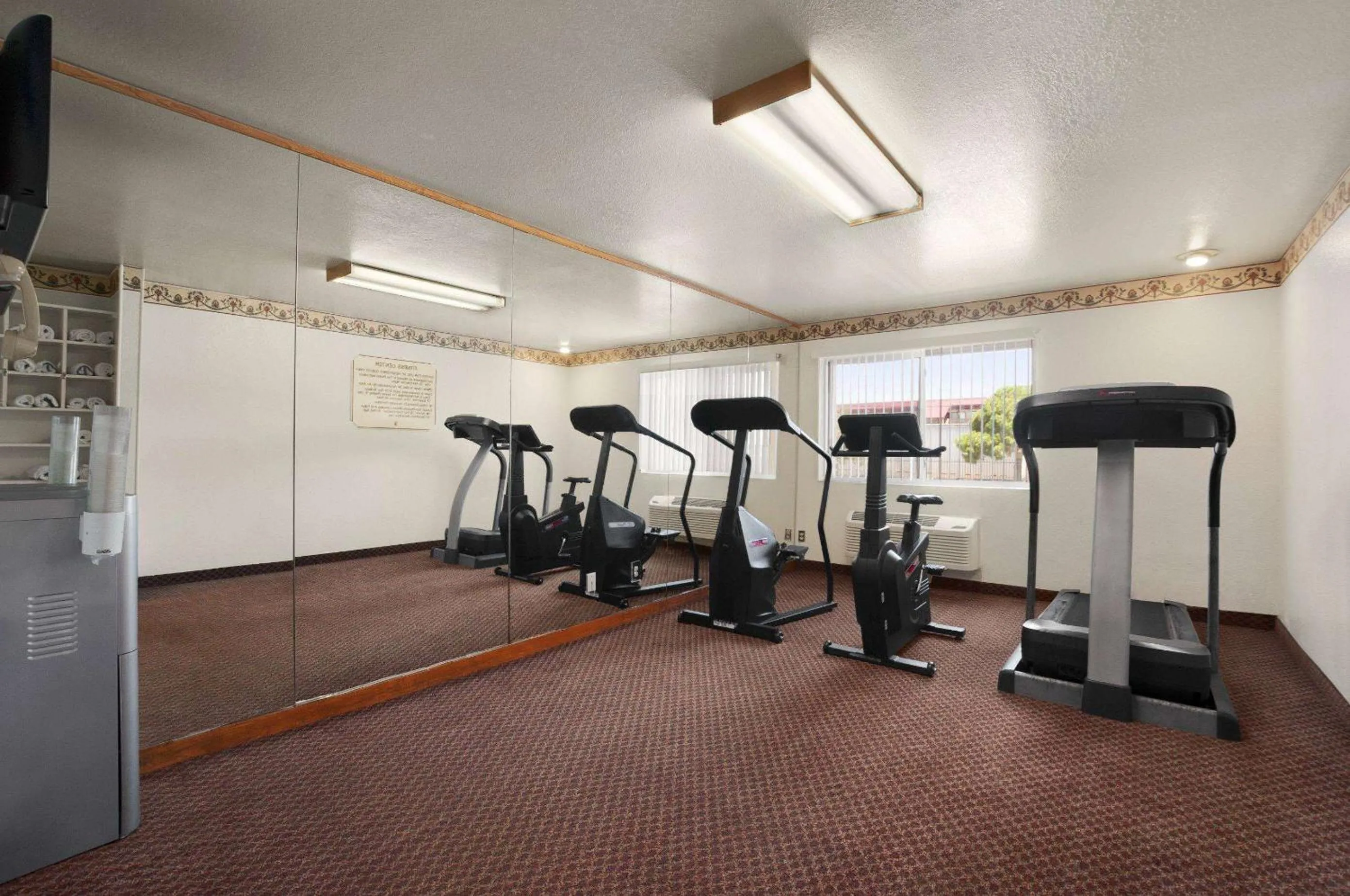 Fitness centre/facilities in Super 8 by Wyndham Austin North/University Area