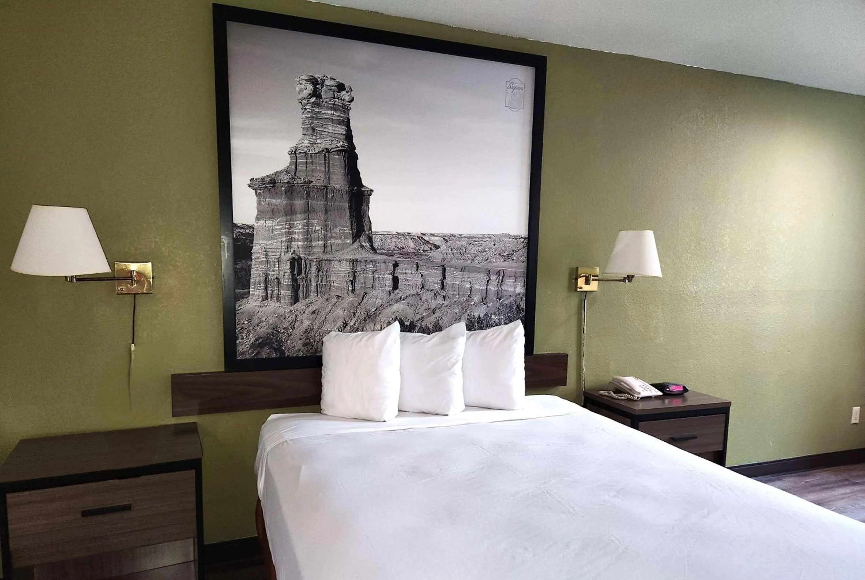 Photo of the whole room, Bed in Super 8 by Wyndham Austin North/University Area