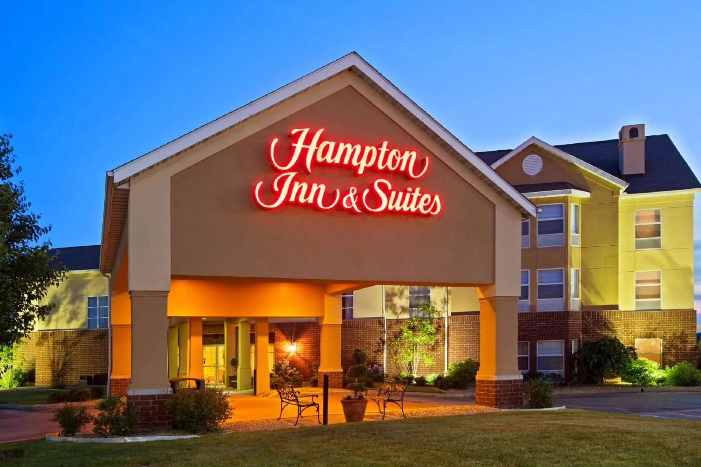 Property building in Hampton Inn & Suites Cleveland-Southeast-Streetsboro
