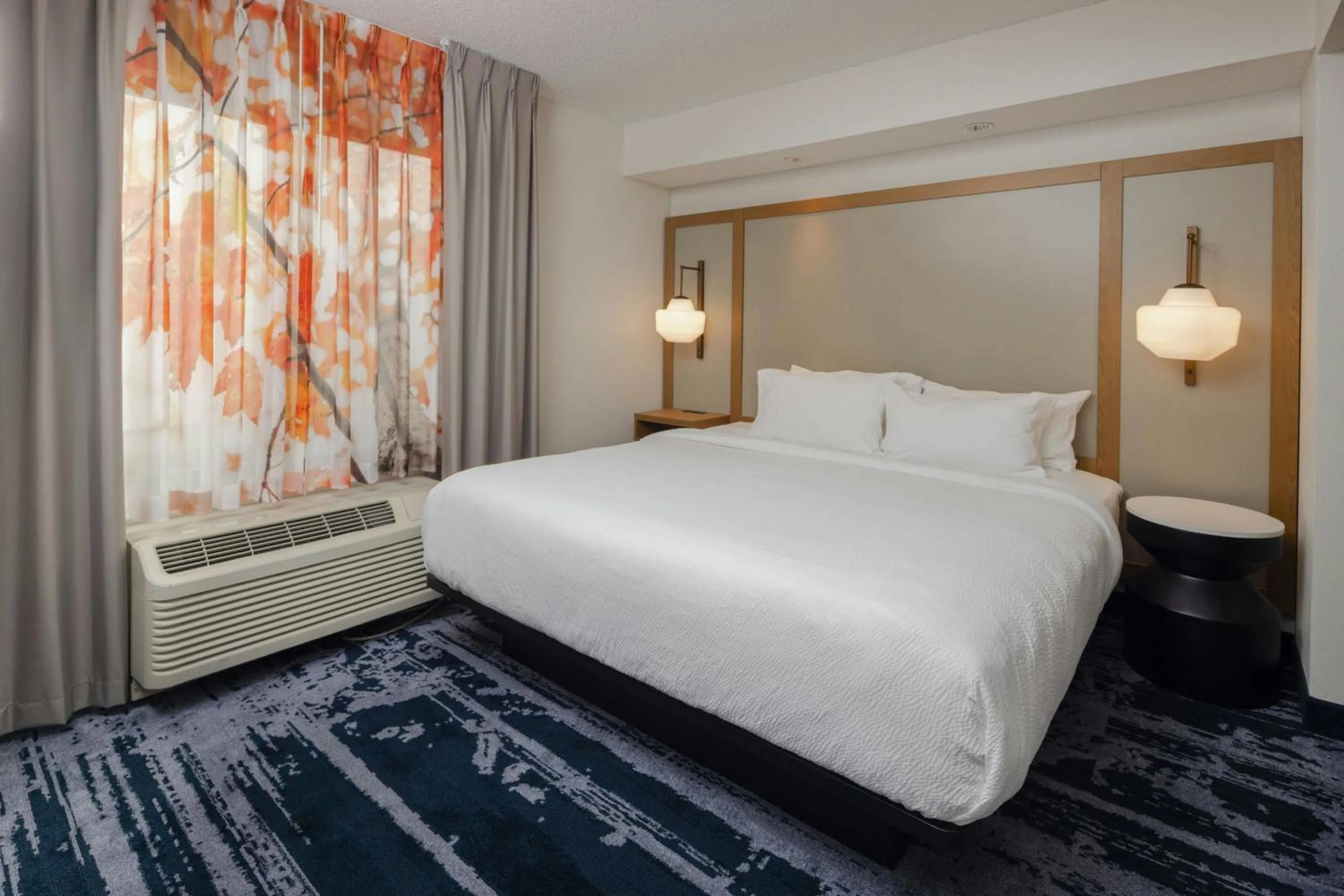 Photo of the whole room, Bed in Fairfield Inn & Suites by Marriott Muskegon Norton Shores