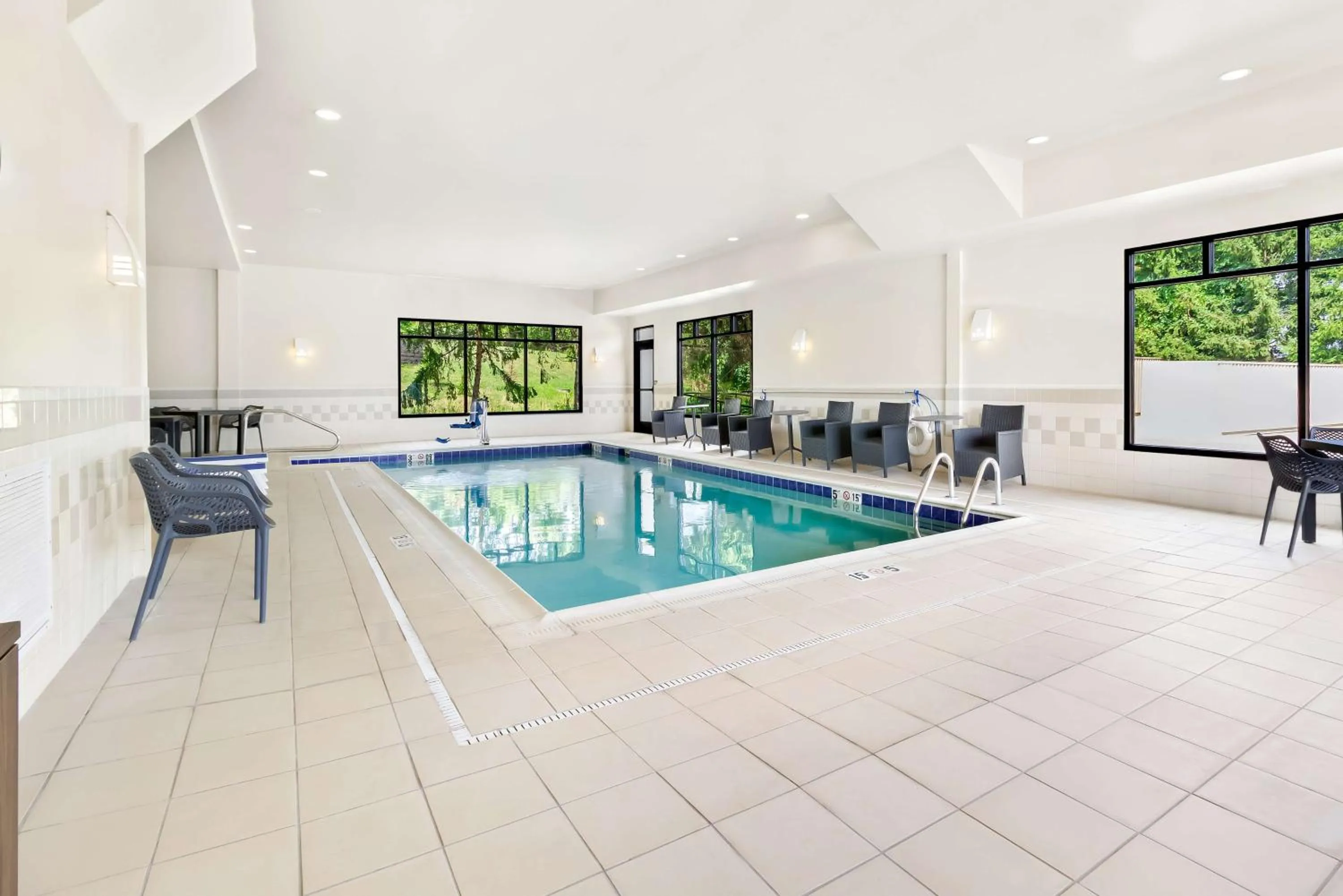 Pool view in Hampton Inn Washington