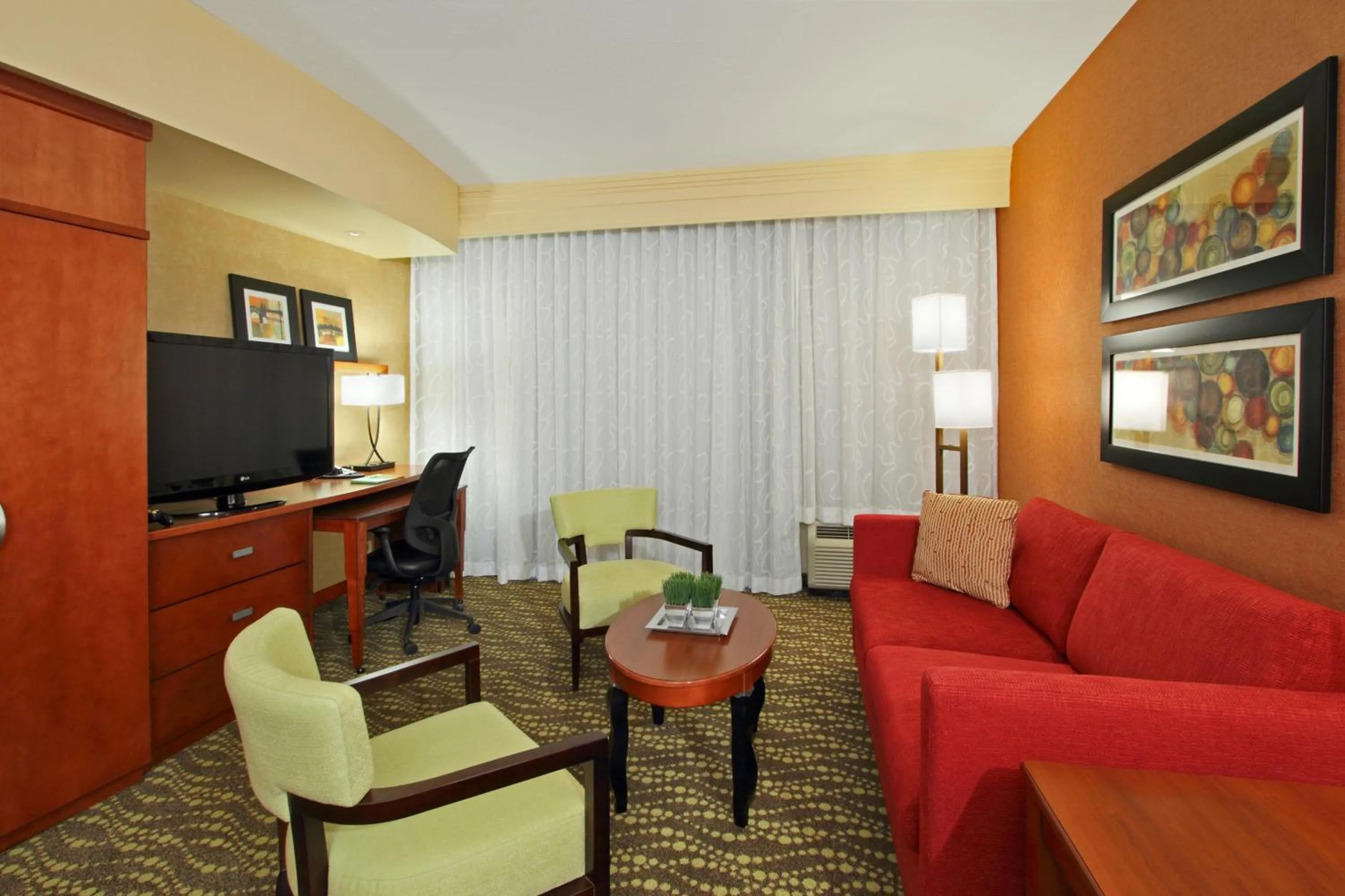 Photo of the whole room in Courtyard by Marriott St. George