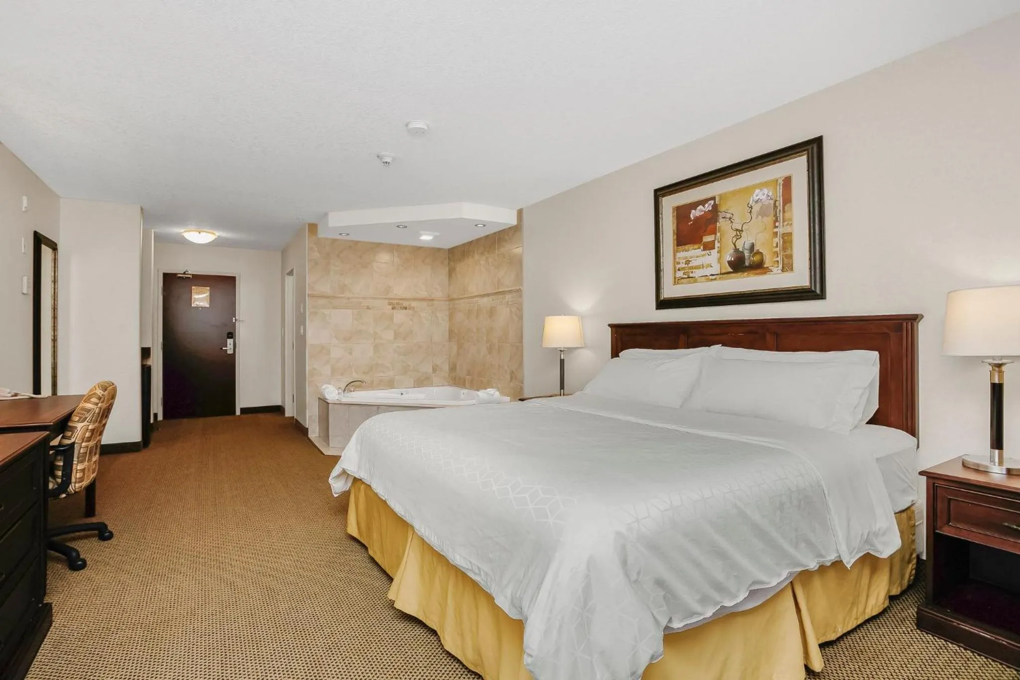 Photo of the whole room, Bed in Holiday Inn Express & Suites Whitecourt by IHG